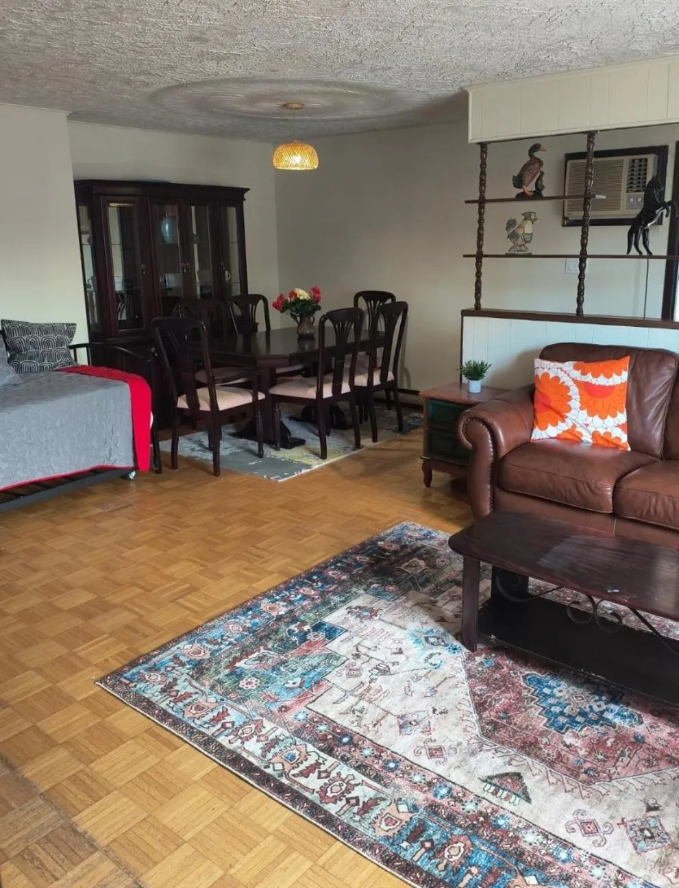 Dining area in SHORE VISTA LODGE