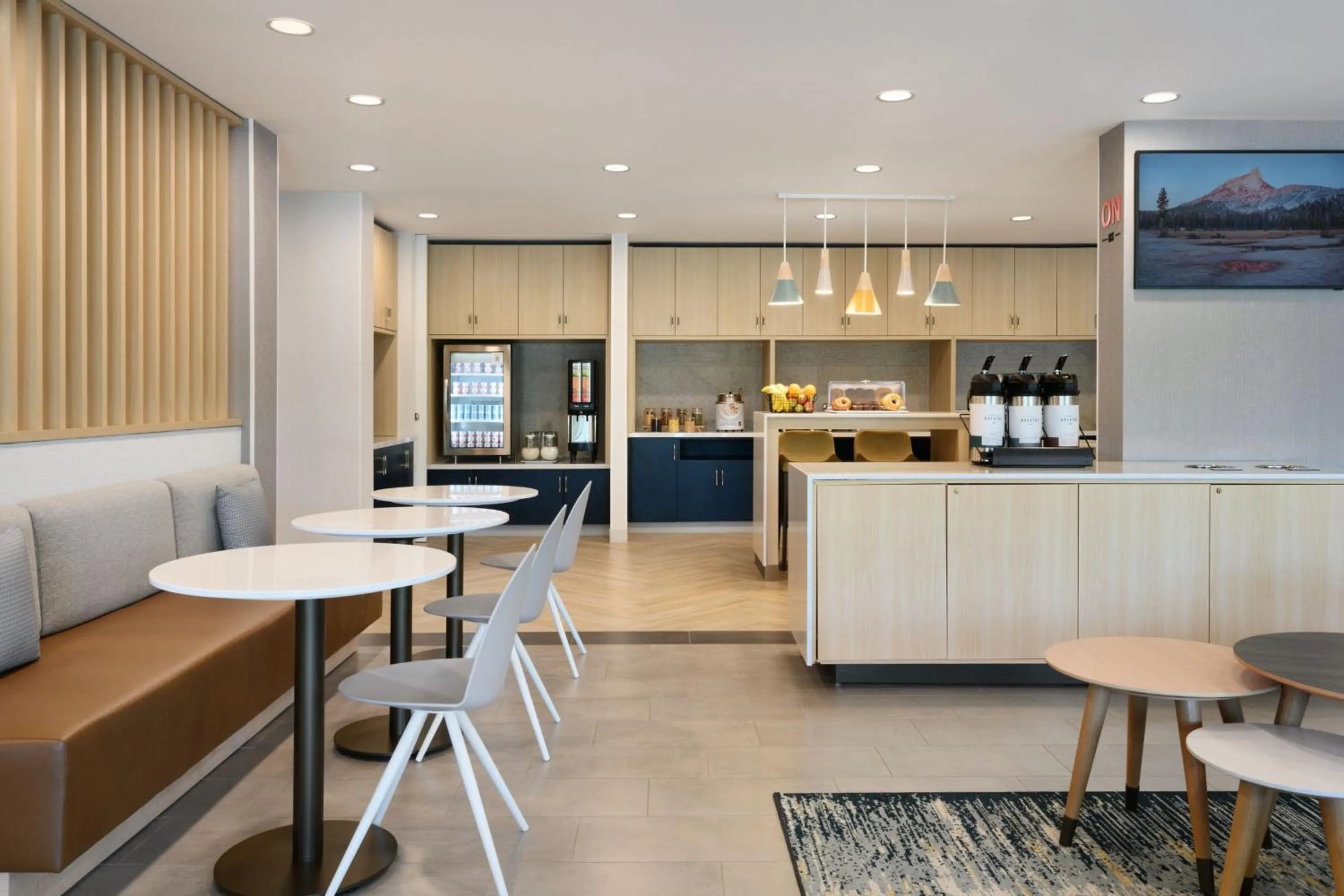 Breakfast in TownePlace Suites by Marriott Oxford AL