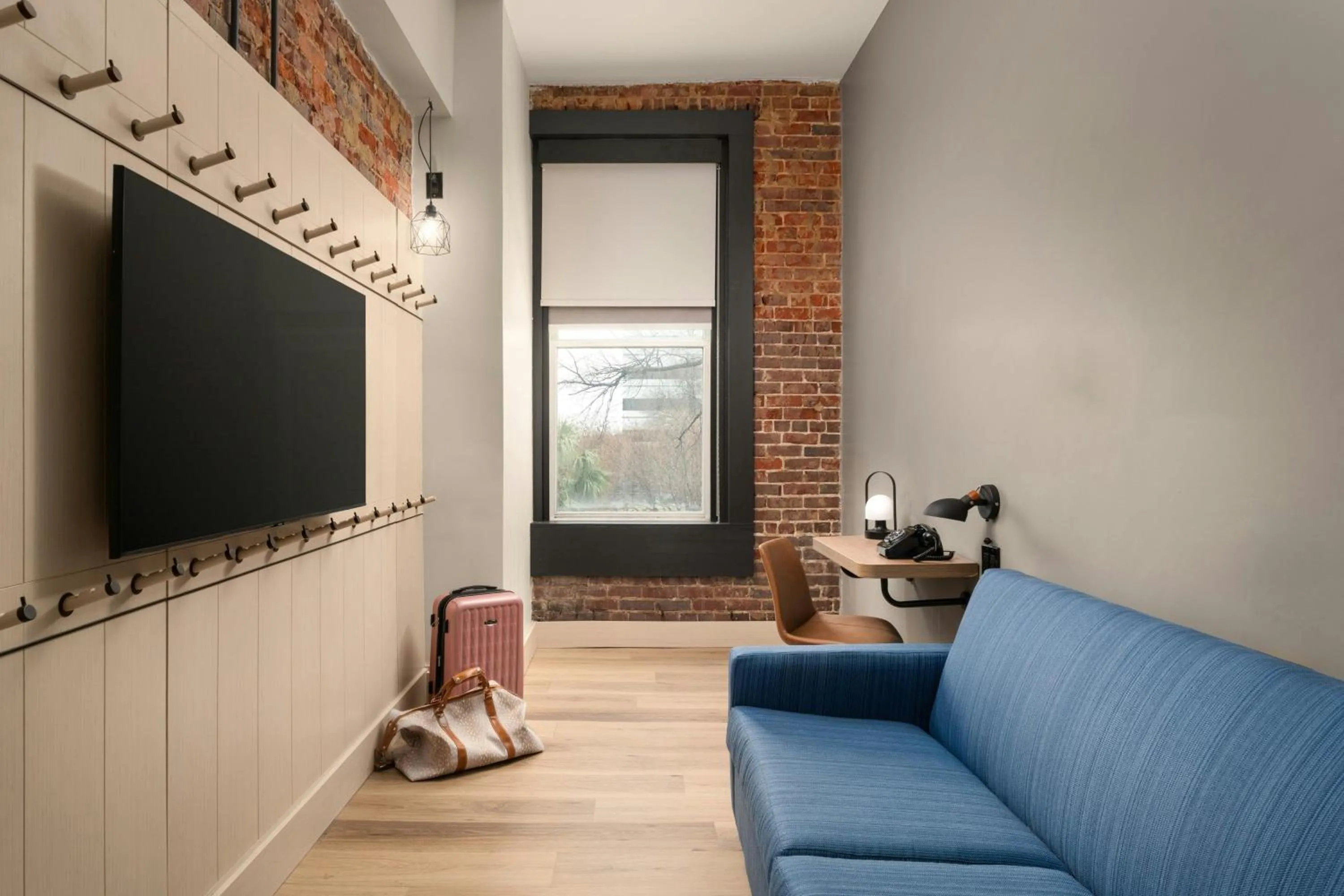 Photo of the whole room in Moxy Columbia Downtown