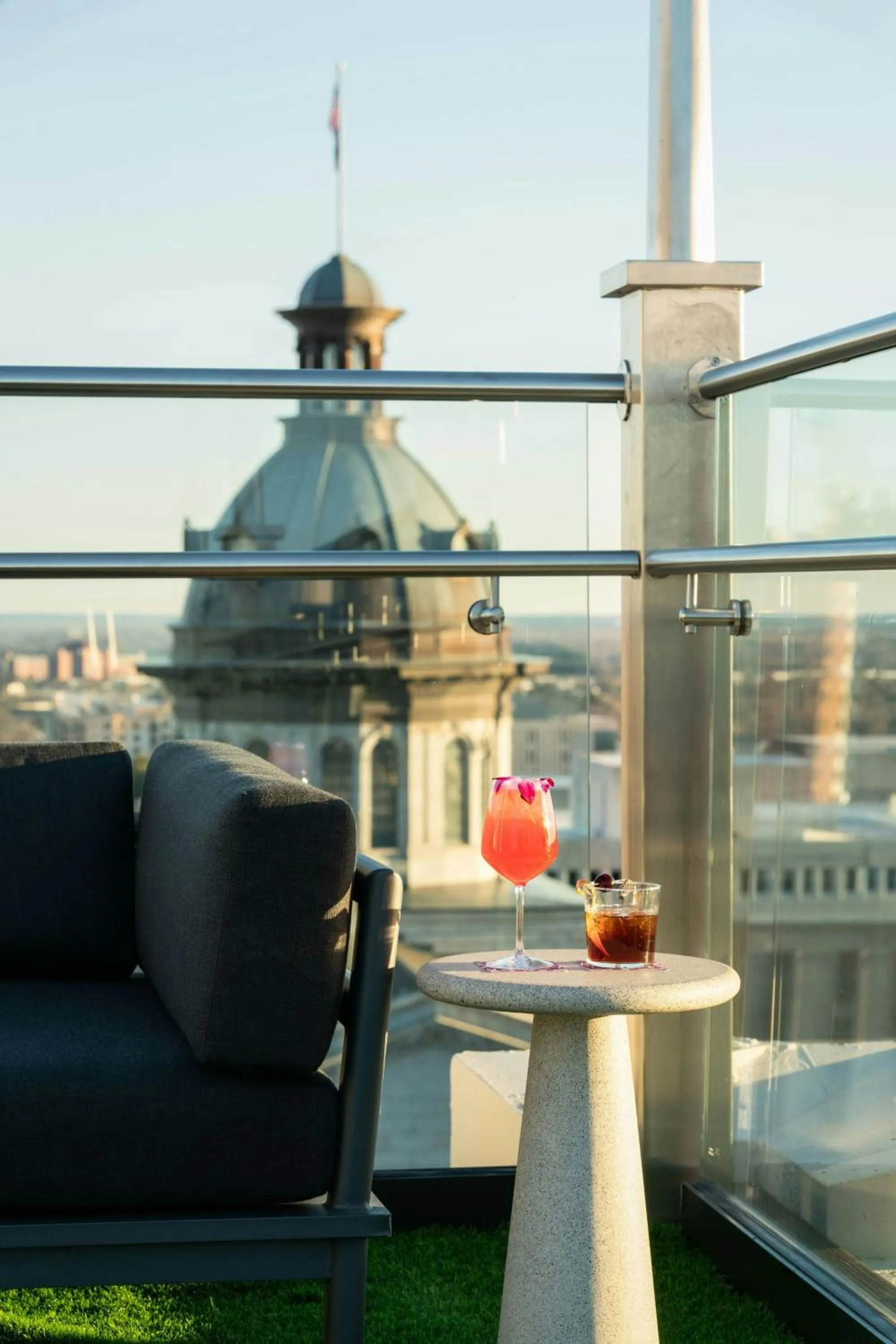 Lounge or bar in Moxy Columbia Downtown