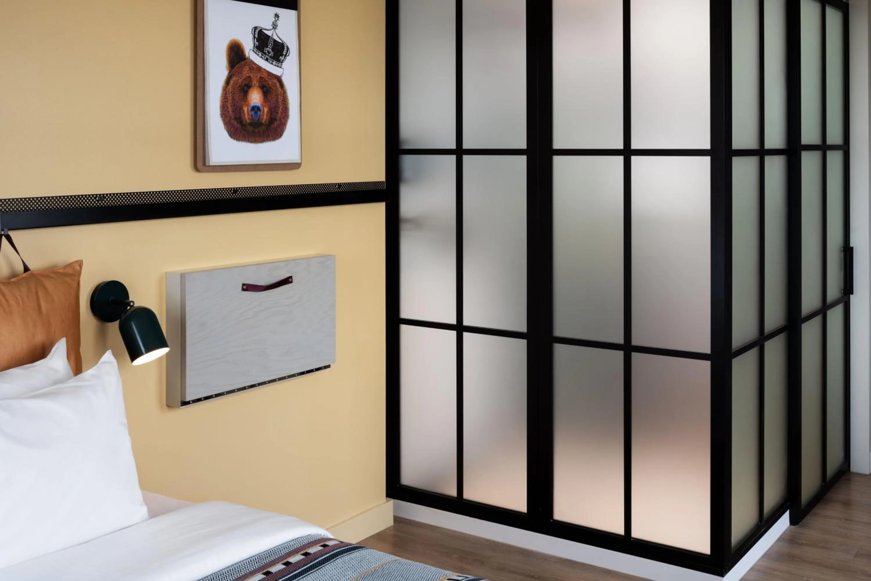 Photo of the whole room, Bed in Moxy Springfield Downtown