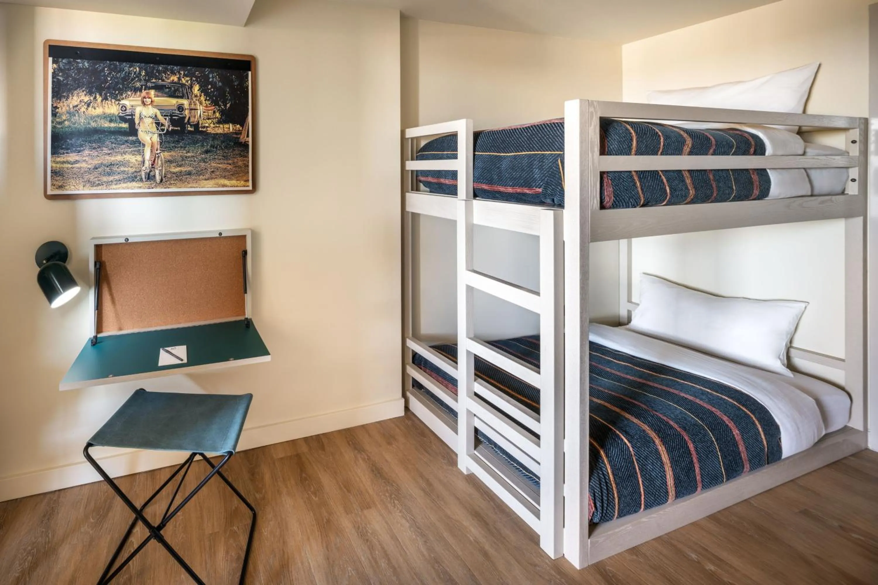 Photo of the whole room, Bed in Moxy Springfield Downtown