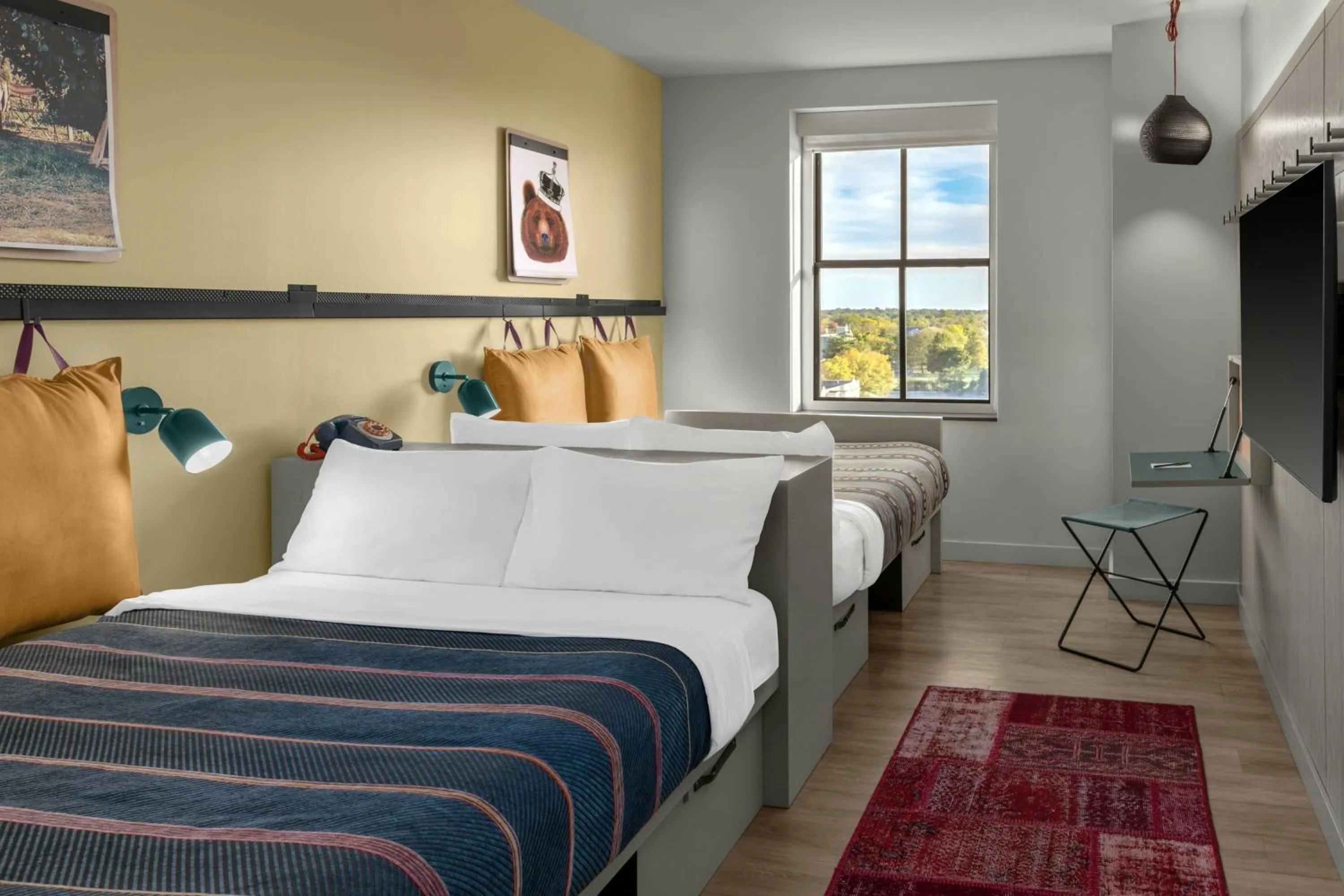 Photo of the whole room, Bed in Moxy Springfield Downtown