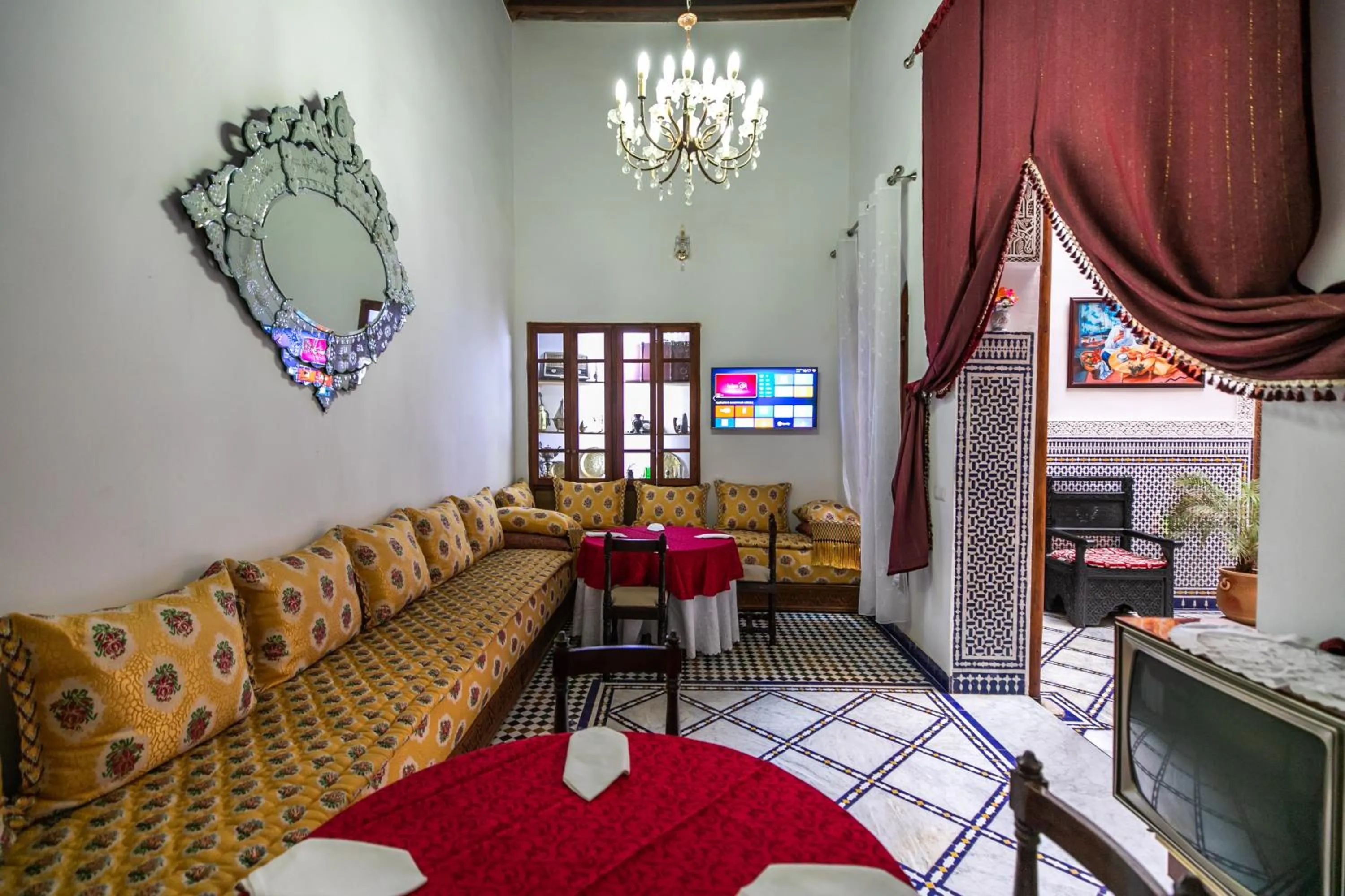 Communal lounge/ TV room in Riad Jamal