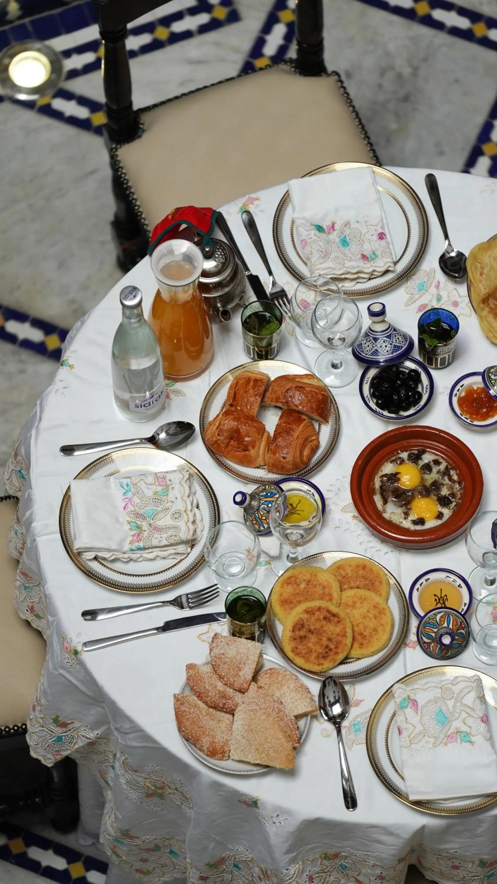 Restaurant/places to eat in Riad Jamal