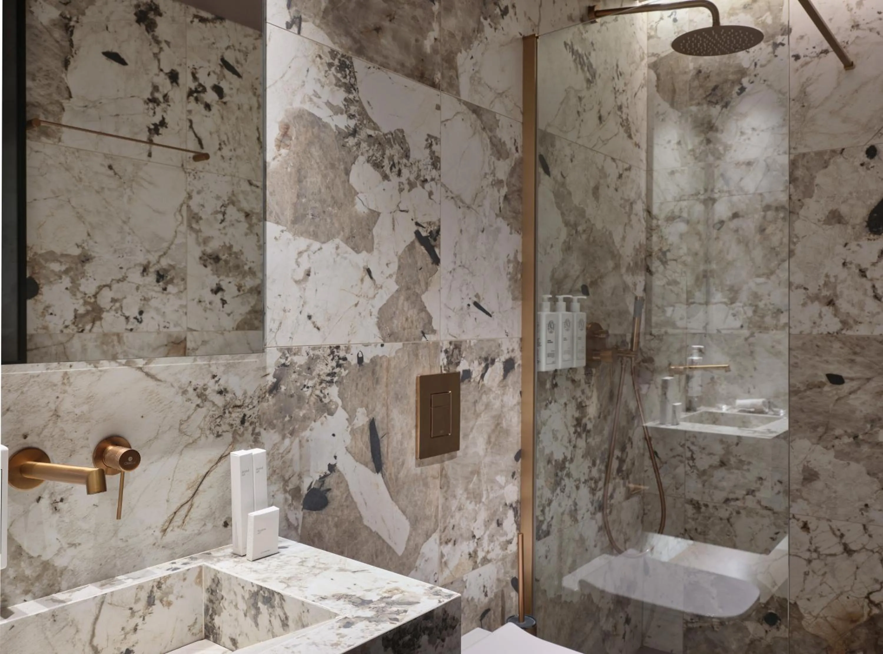 Bathroom in Nur Outline Aparthotel