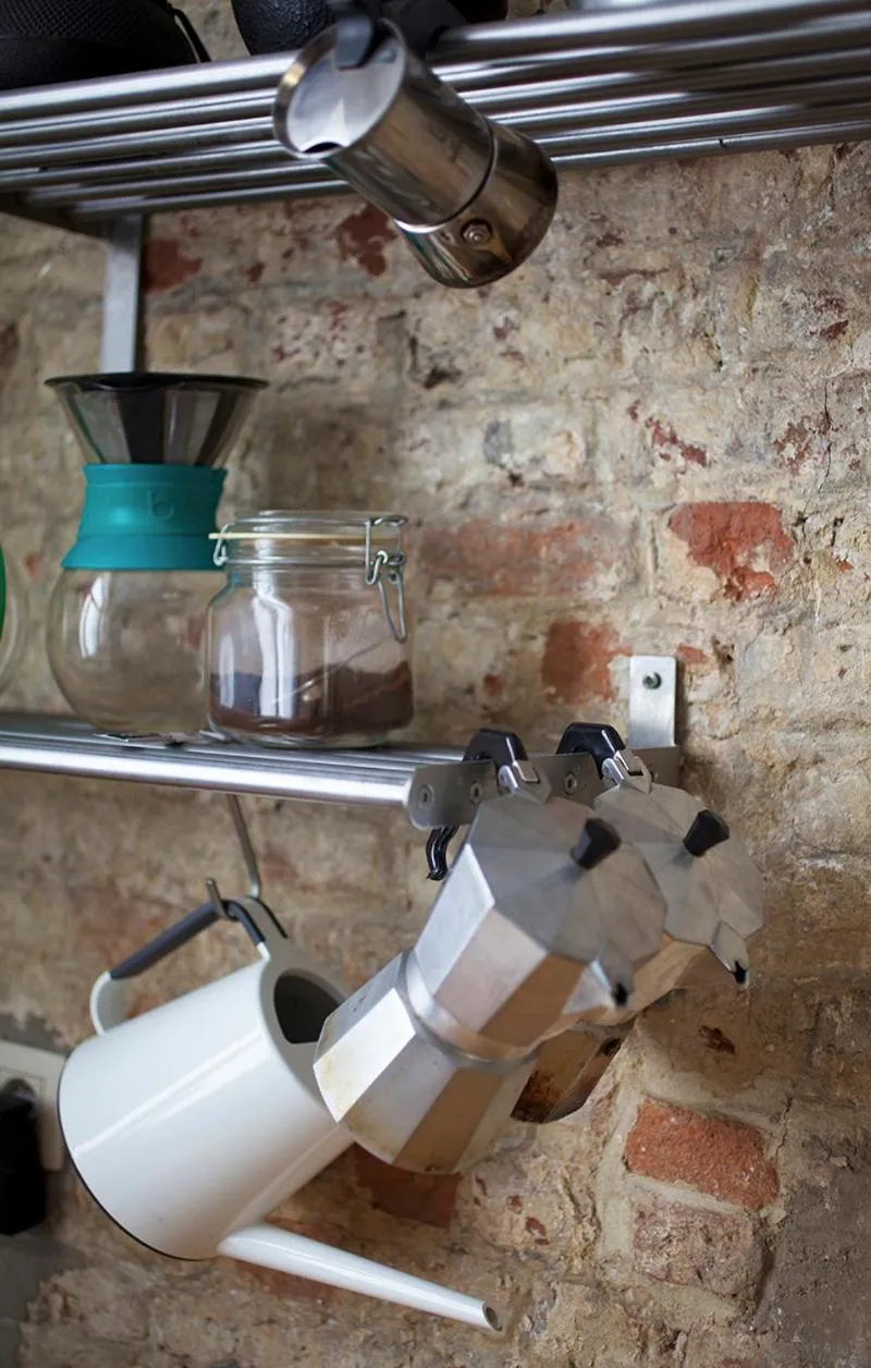 Coffee/tea facilities in B'Kanal