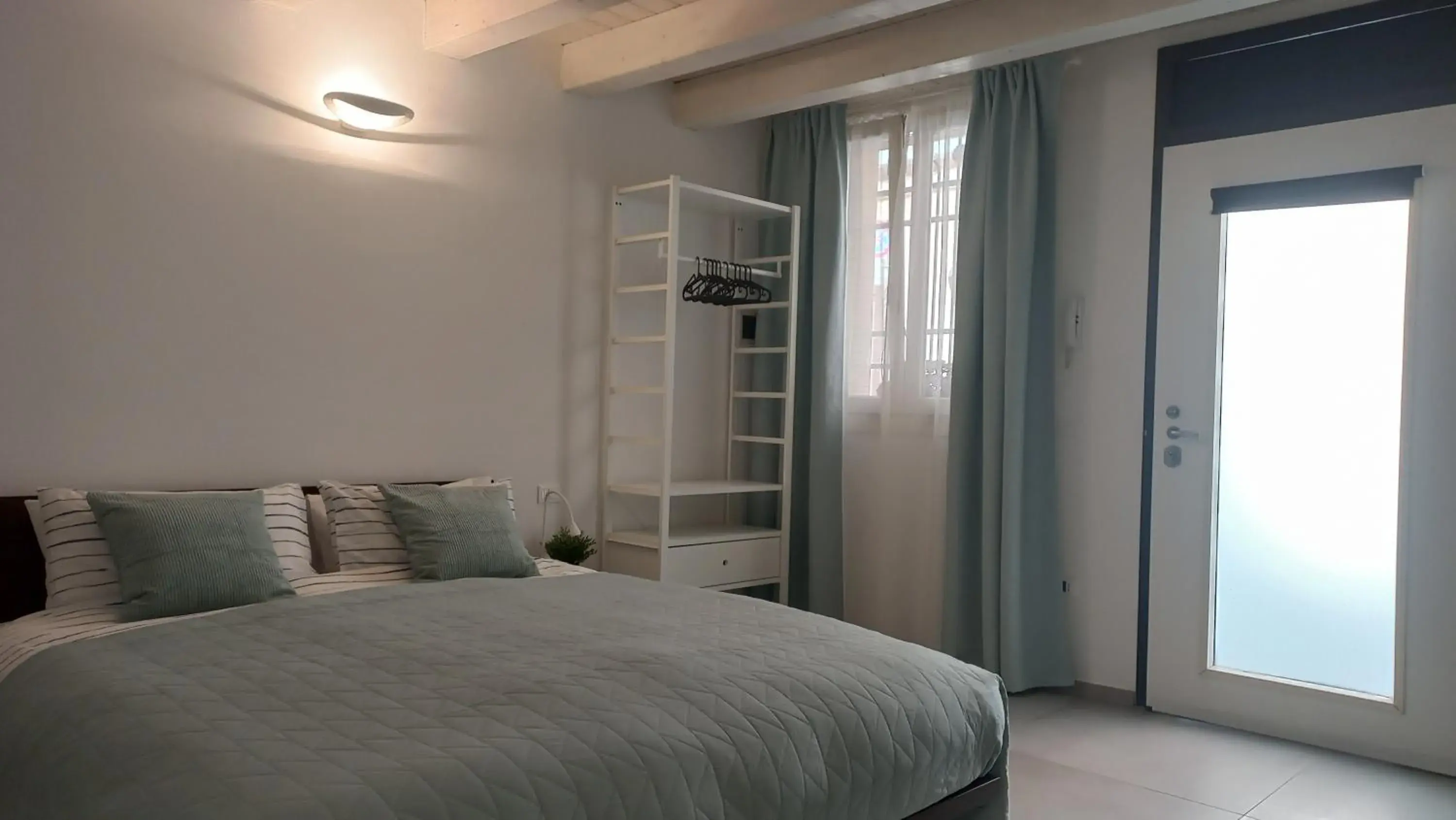 Room 28 Room 28