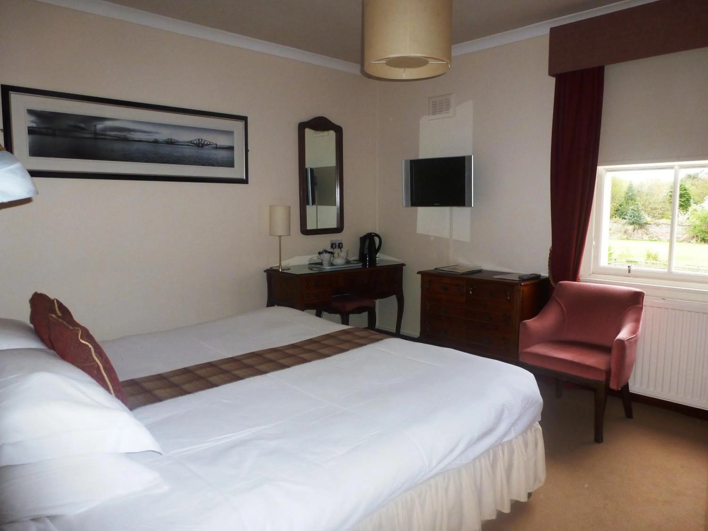 Decorative detail, TV/Entertainment Center in Duck's Inn