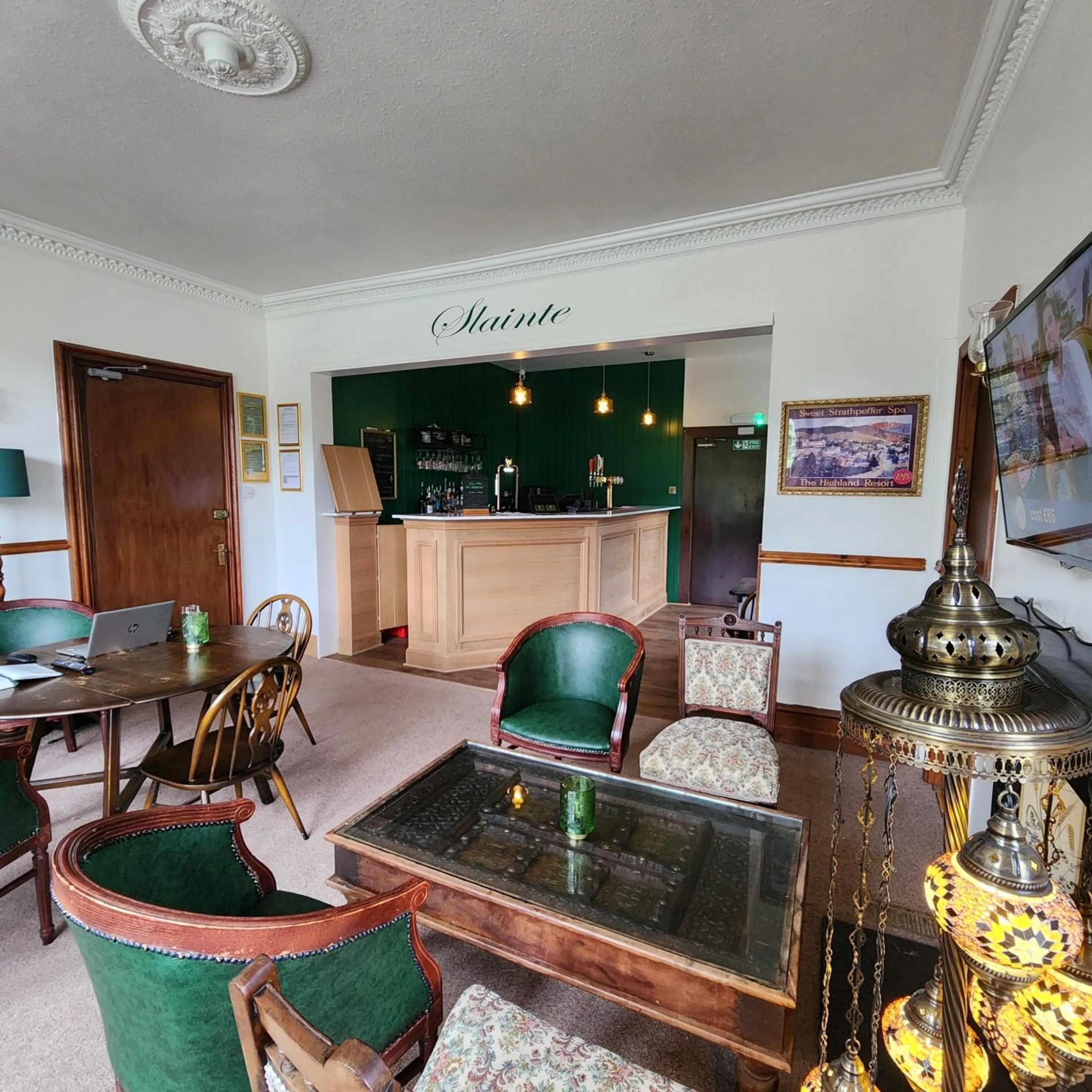 Communal lounge/ TV room in The Retreat Hotel