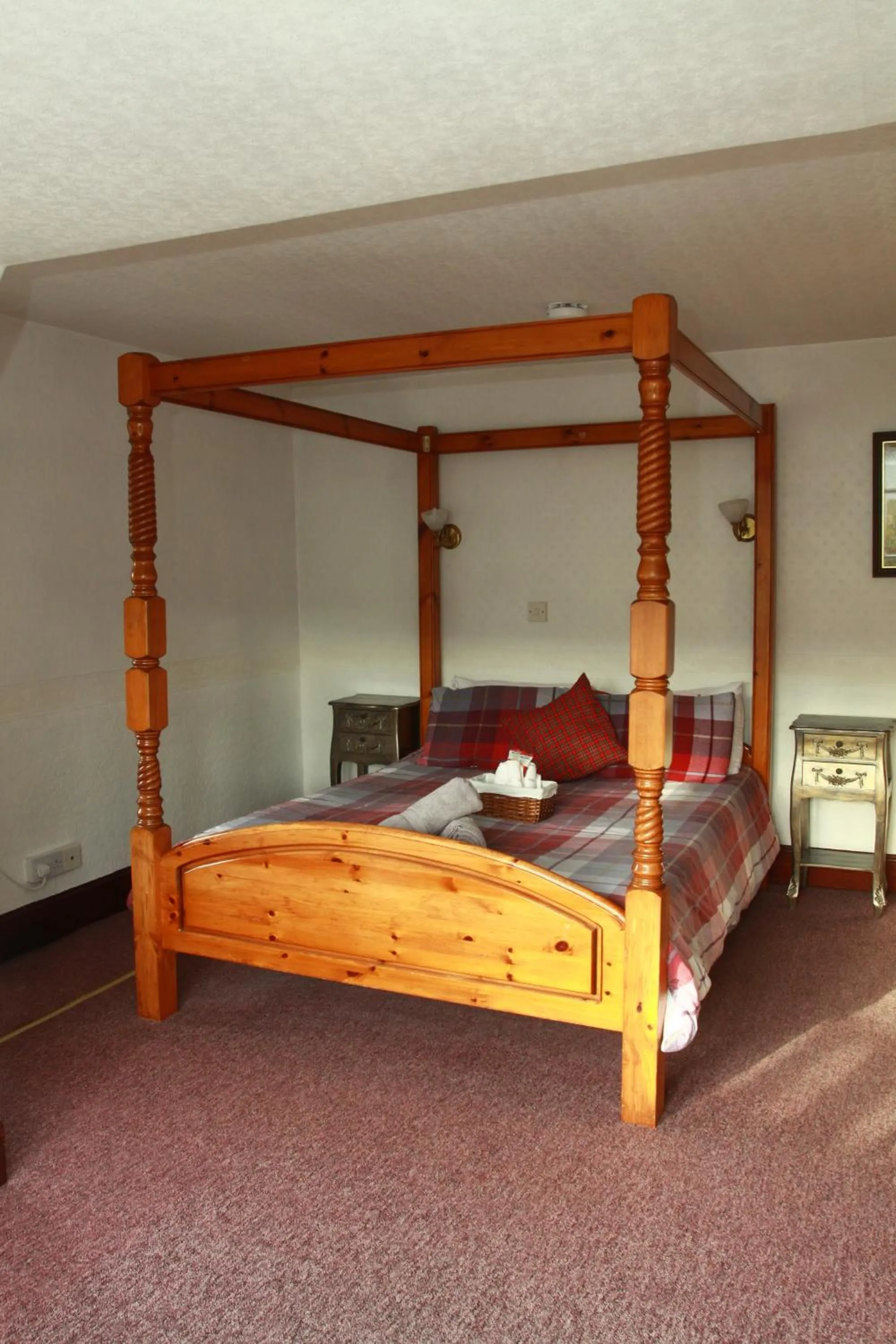 Bed in The Retreat Hotel