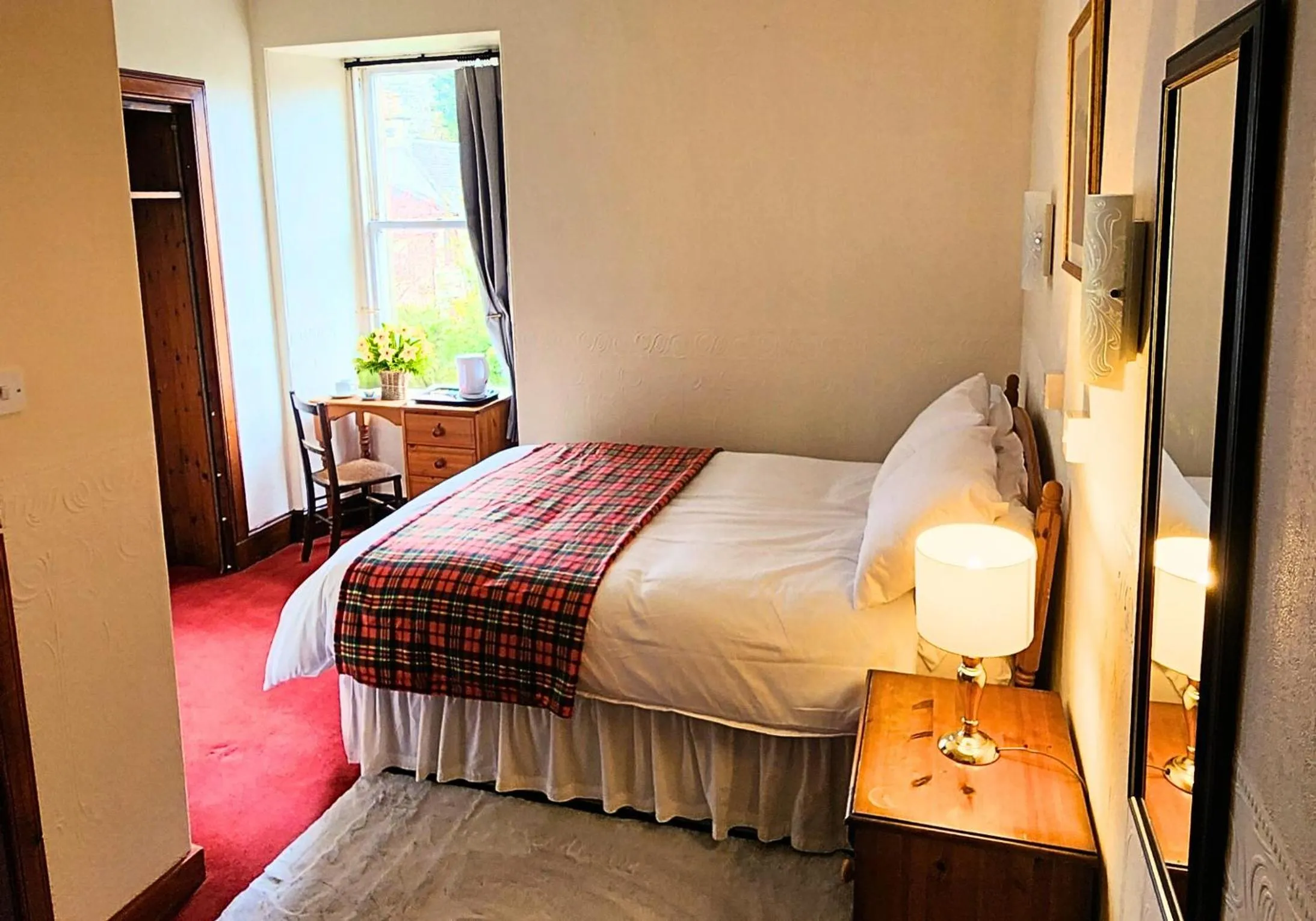 Bed in The Retreat Hotel