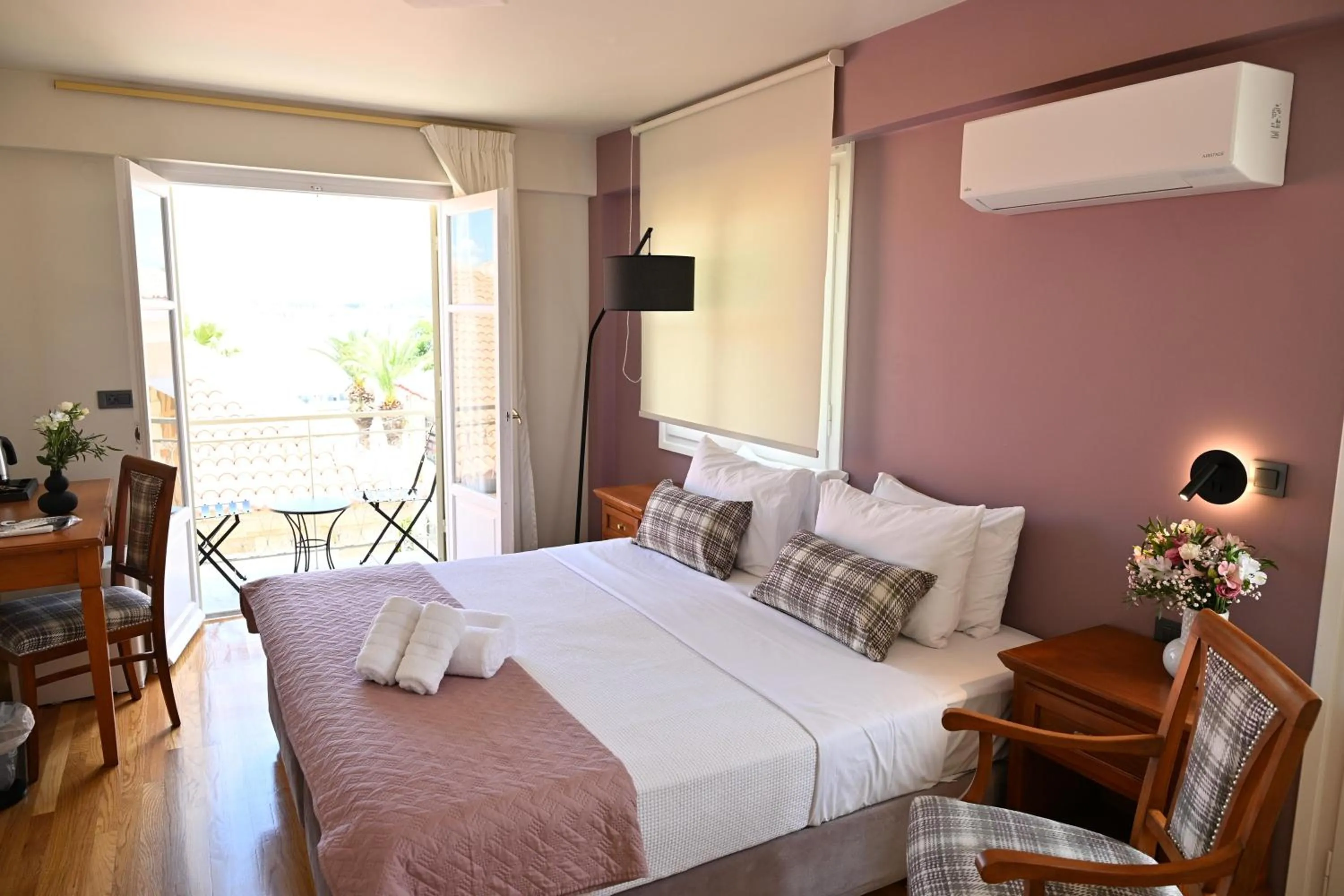 Photo of the whole room, Bed in Porto Nafplio
