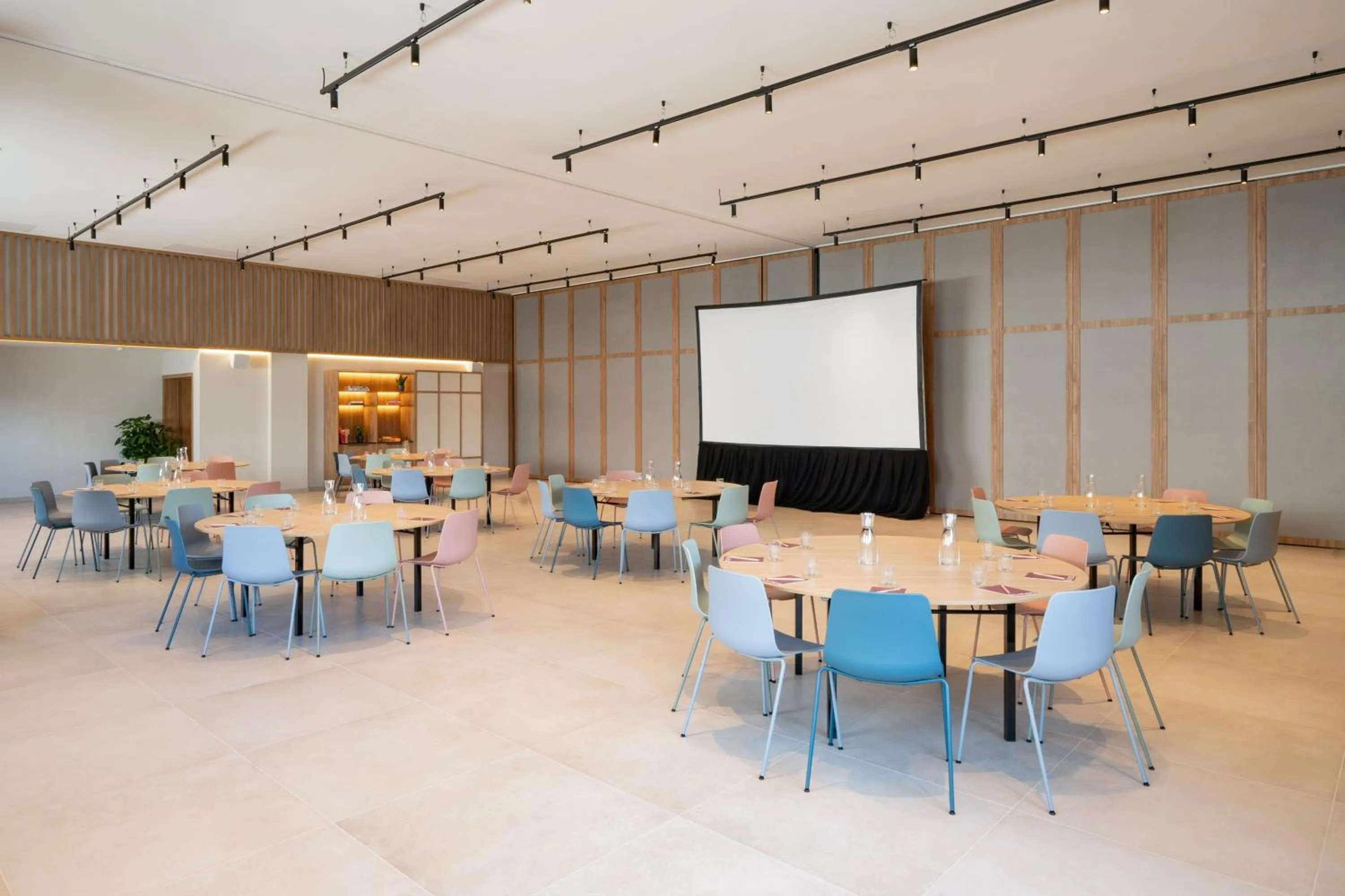 Meeting/conference room in INNSiDE by Meliá Madrid Valdebebas