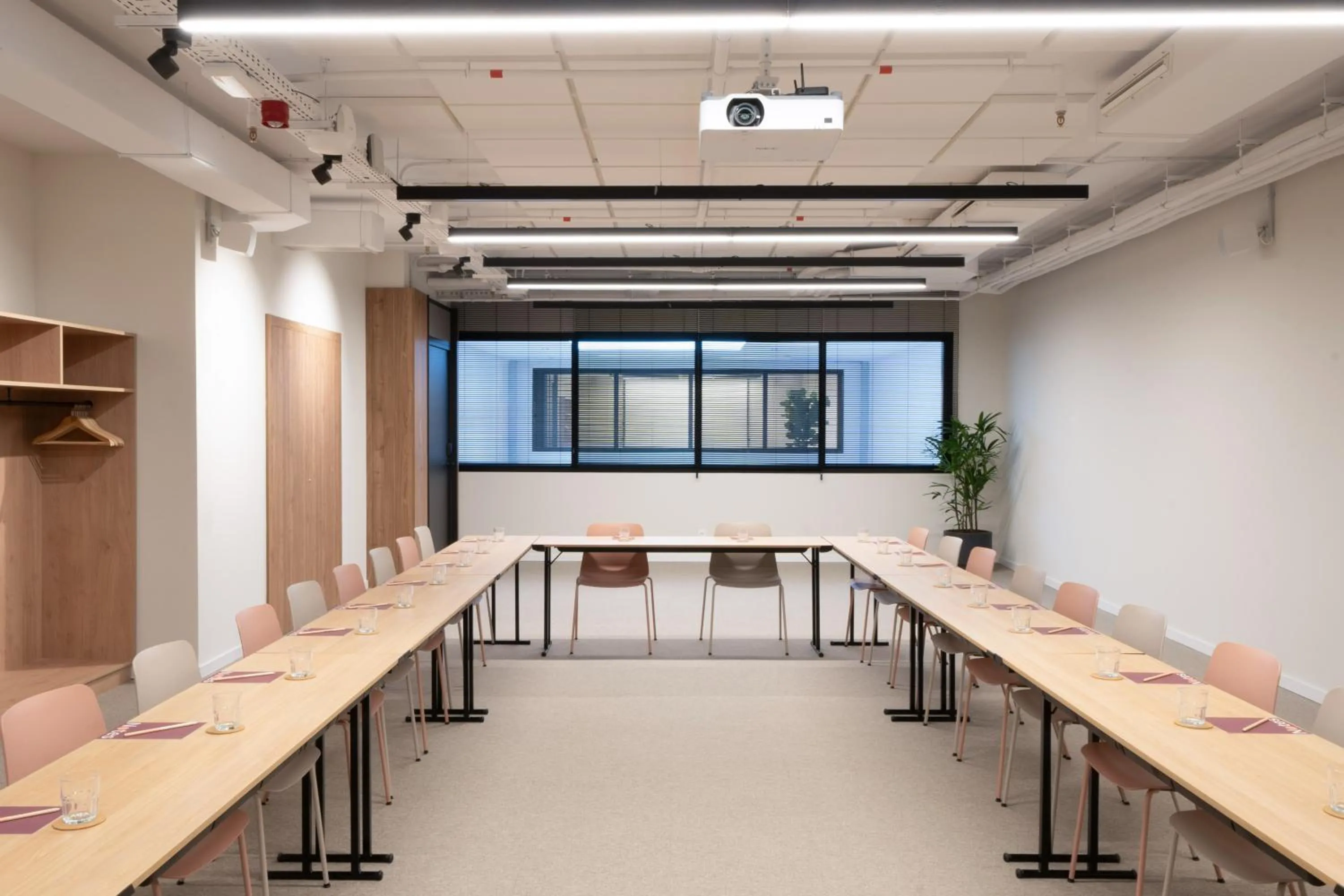 Meeting/conference room in INNSiDE by Meliá Madrid Valdebebas