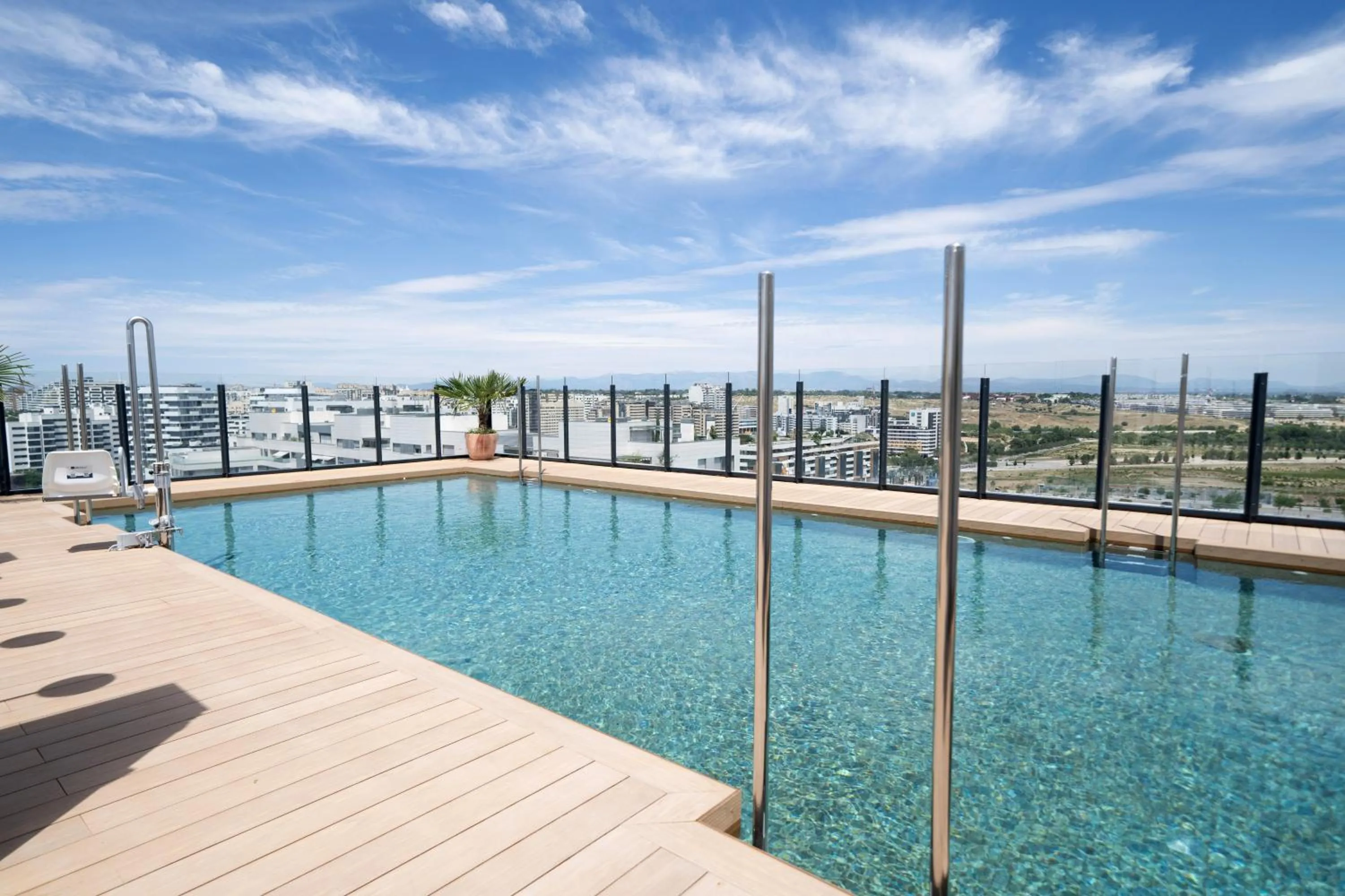 Swimming pool in INNSiDE by Meliá Madrid Valdebebas