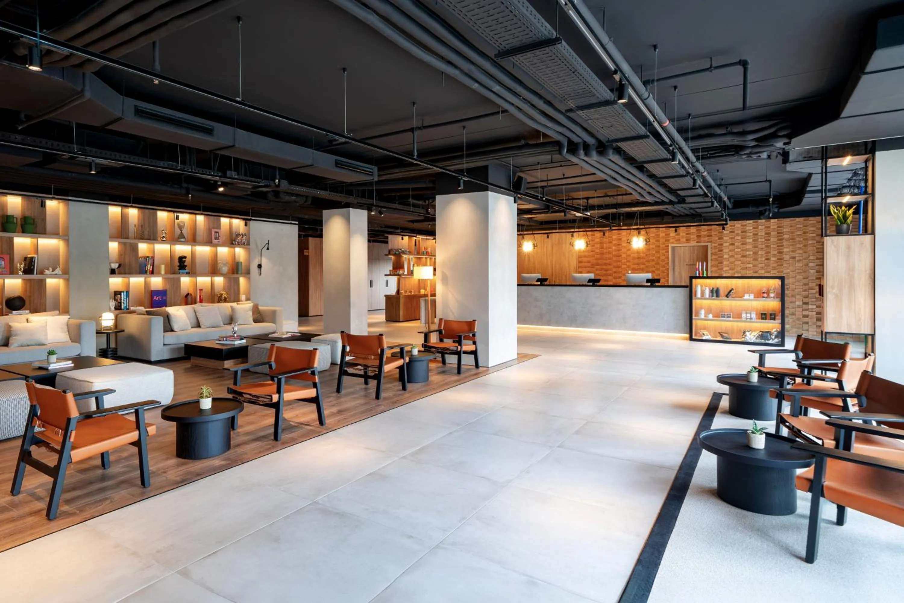 Lobby or reception in INNSiDE by Meliá Madrid Valdebebas