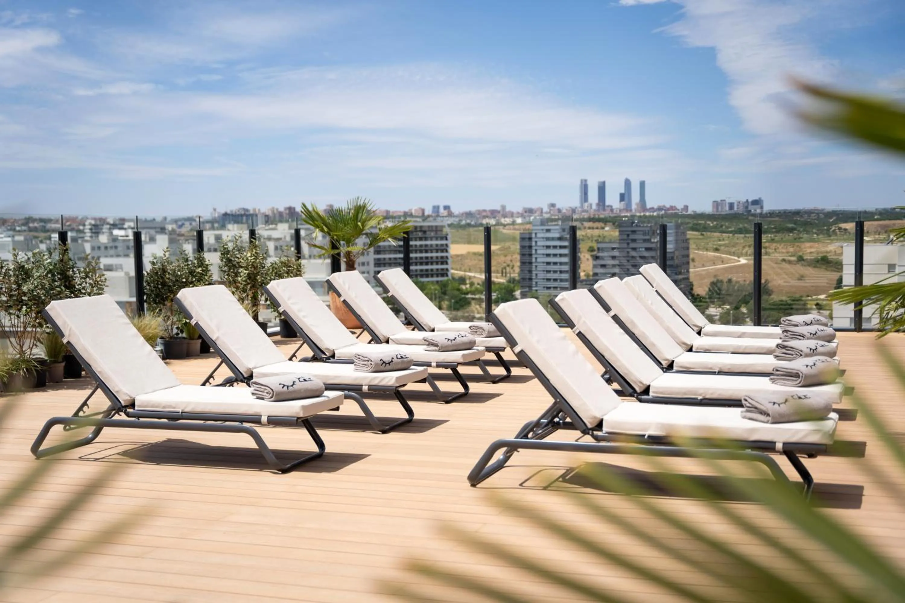 Swimming pool in INNSiDE by Meliá Madrid Valdebebas