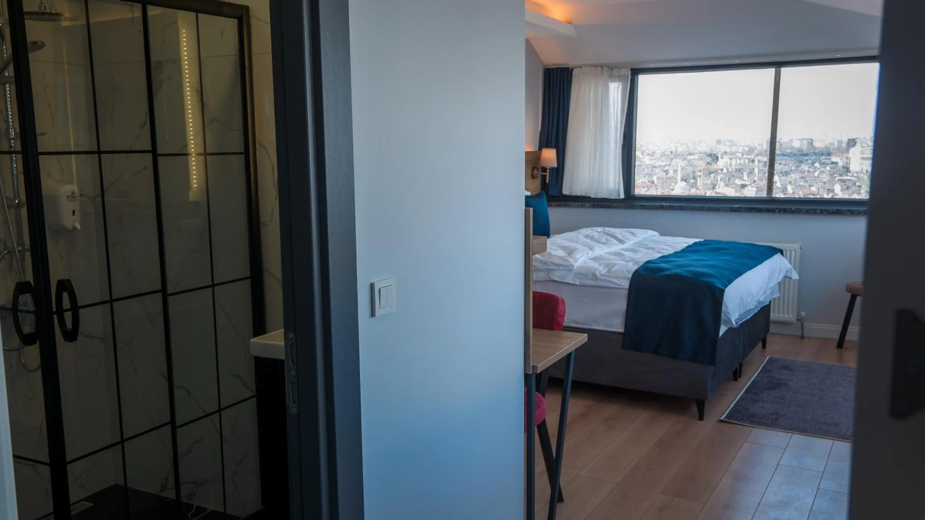 Bathroom, Bed in The Blue Suites