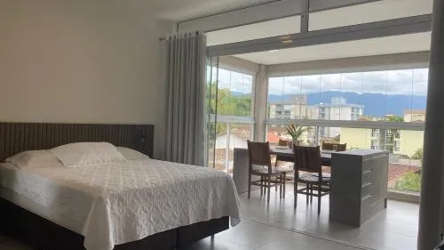 BH43 MAURO · BH43: ESTÚDIO COM VISTA, AR, PISCINA E VARANDÃO