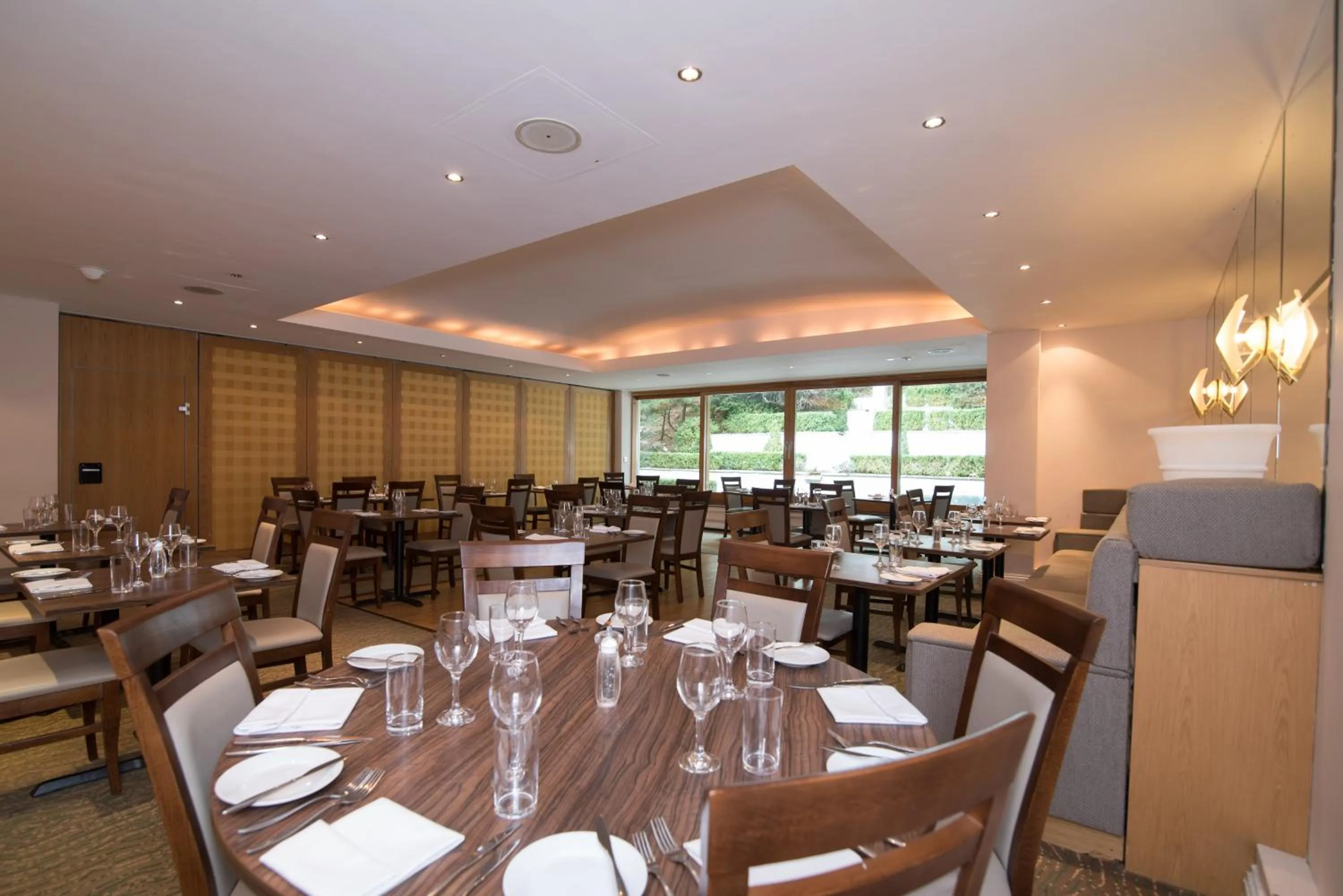 Restaurant/places to eat in Regency Park Hotel, Health Club & Spa
