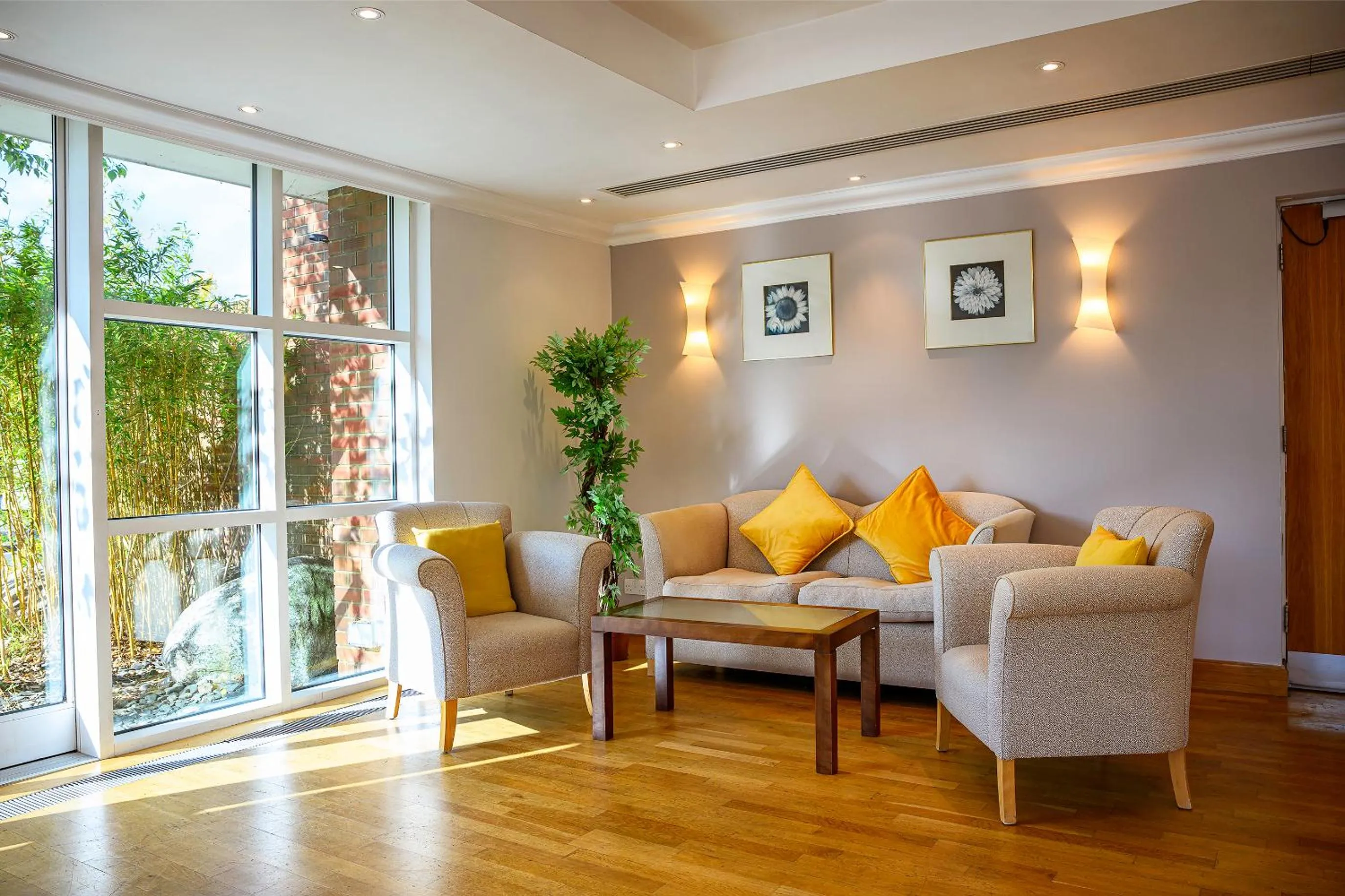Seating area in Regency Park Hotel, Health Club & Spa