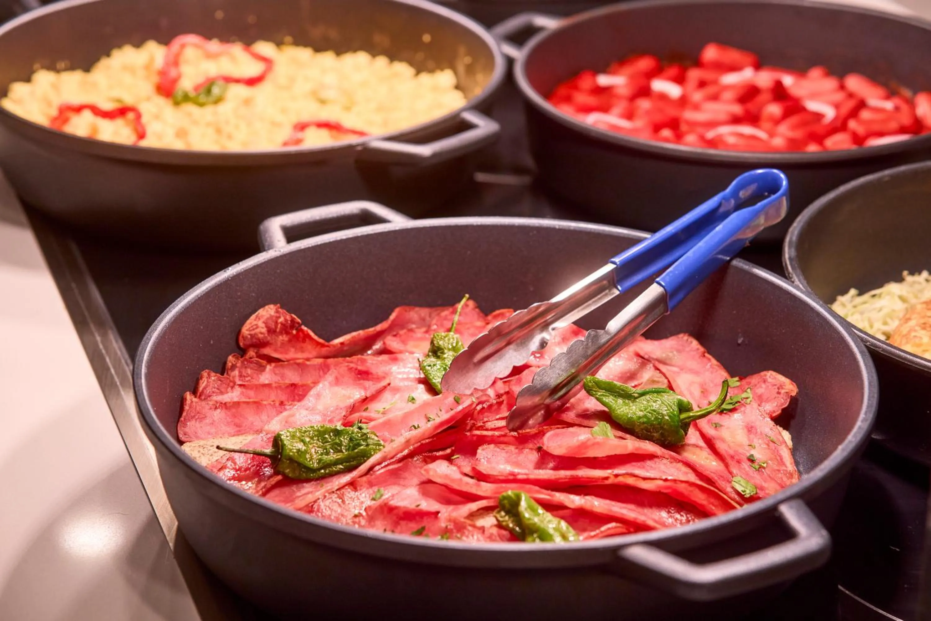 Food and drinks in AHOI! Urban Beach