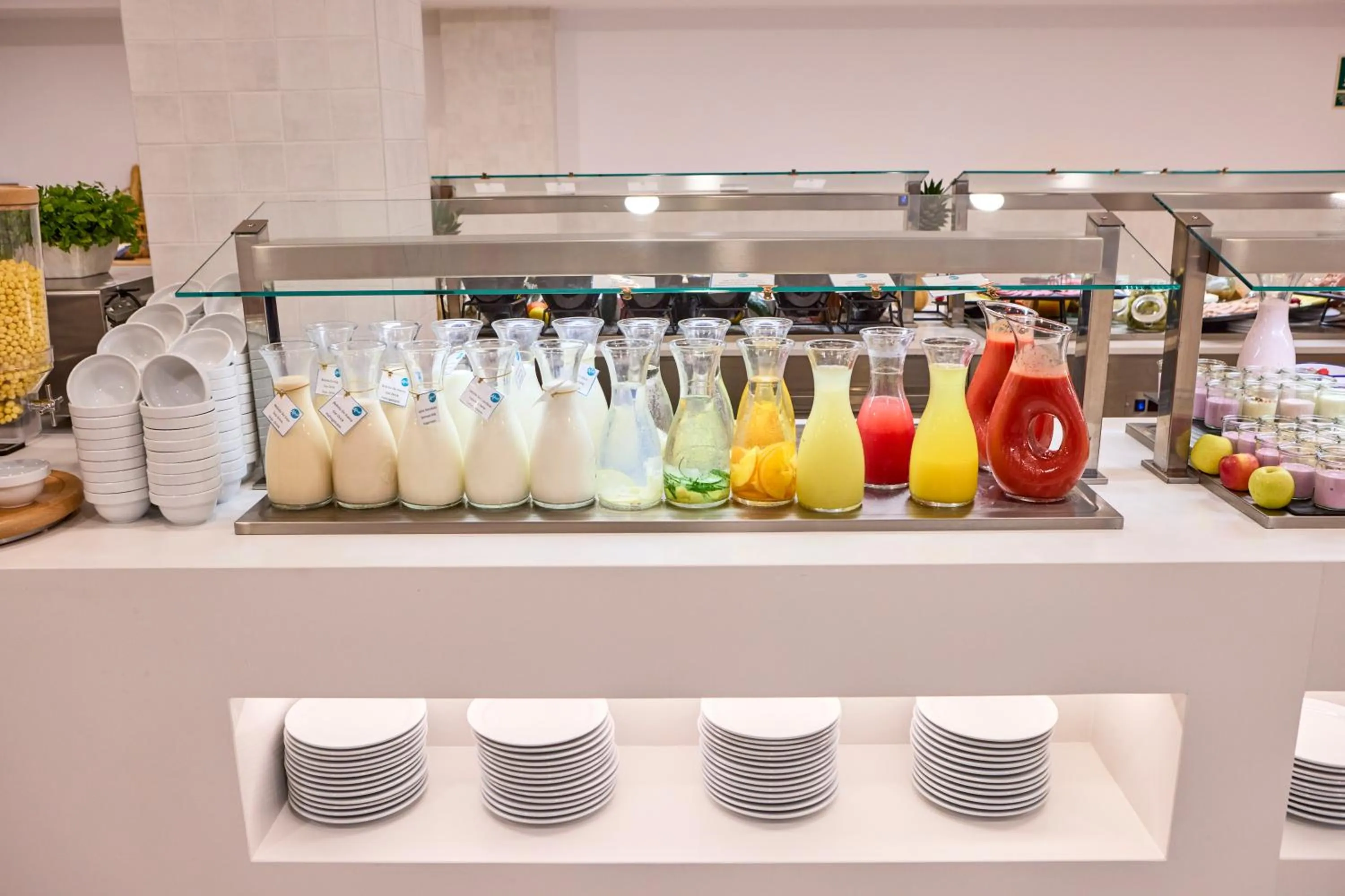 Food and drinks in AHOI! Urban Beach