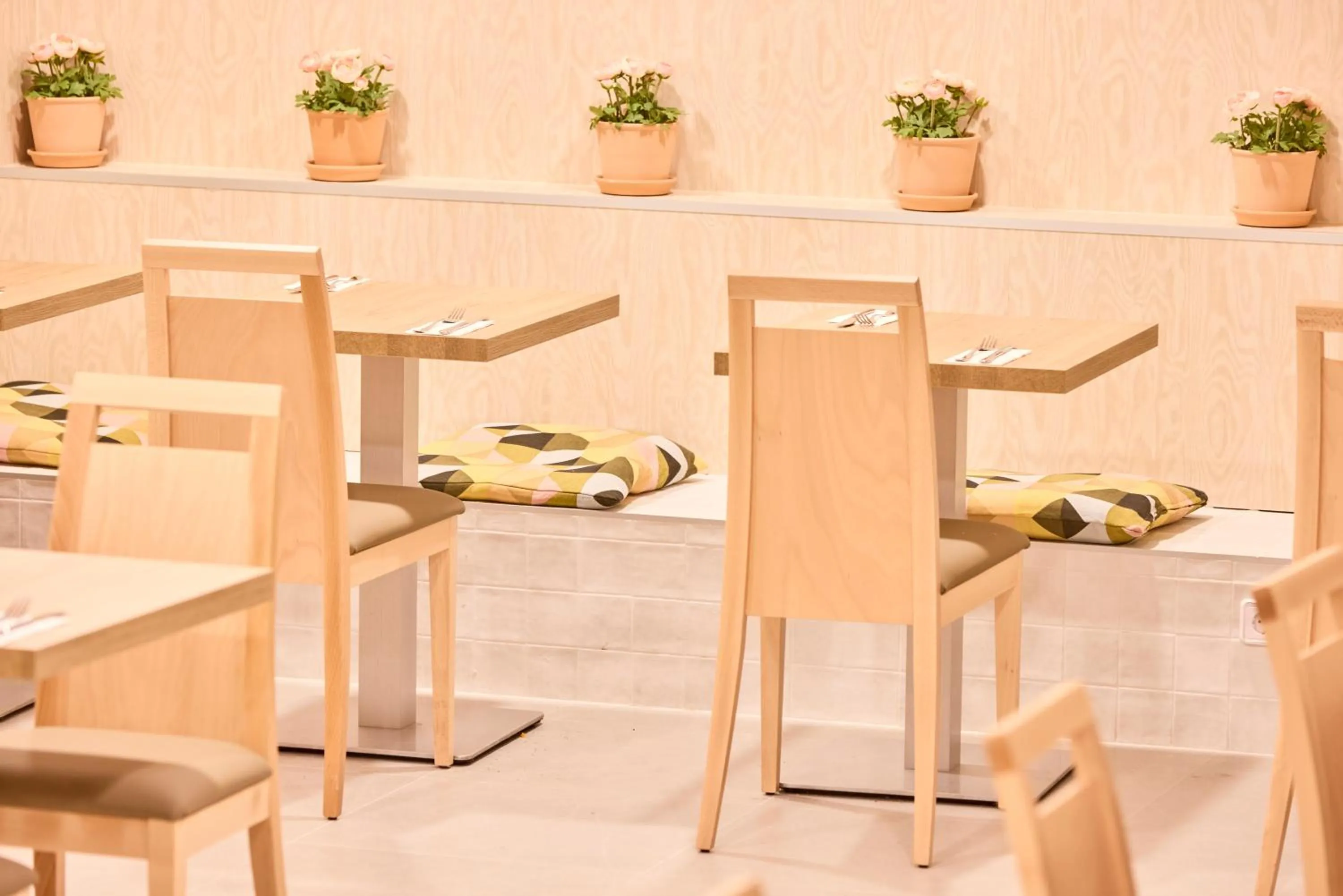 Restaurant/places to eat in AHOI! Urban Beach