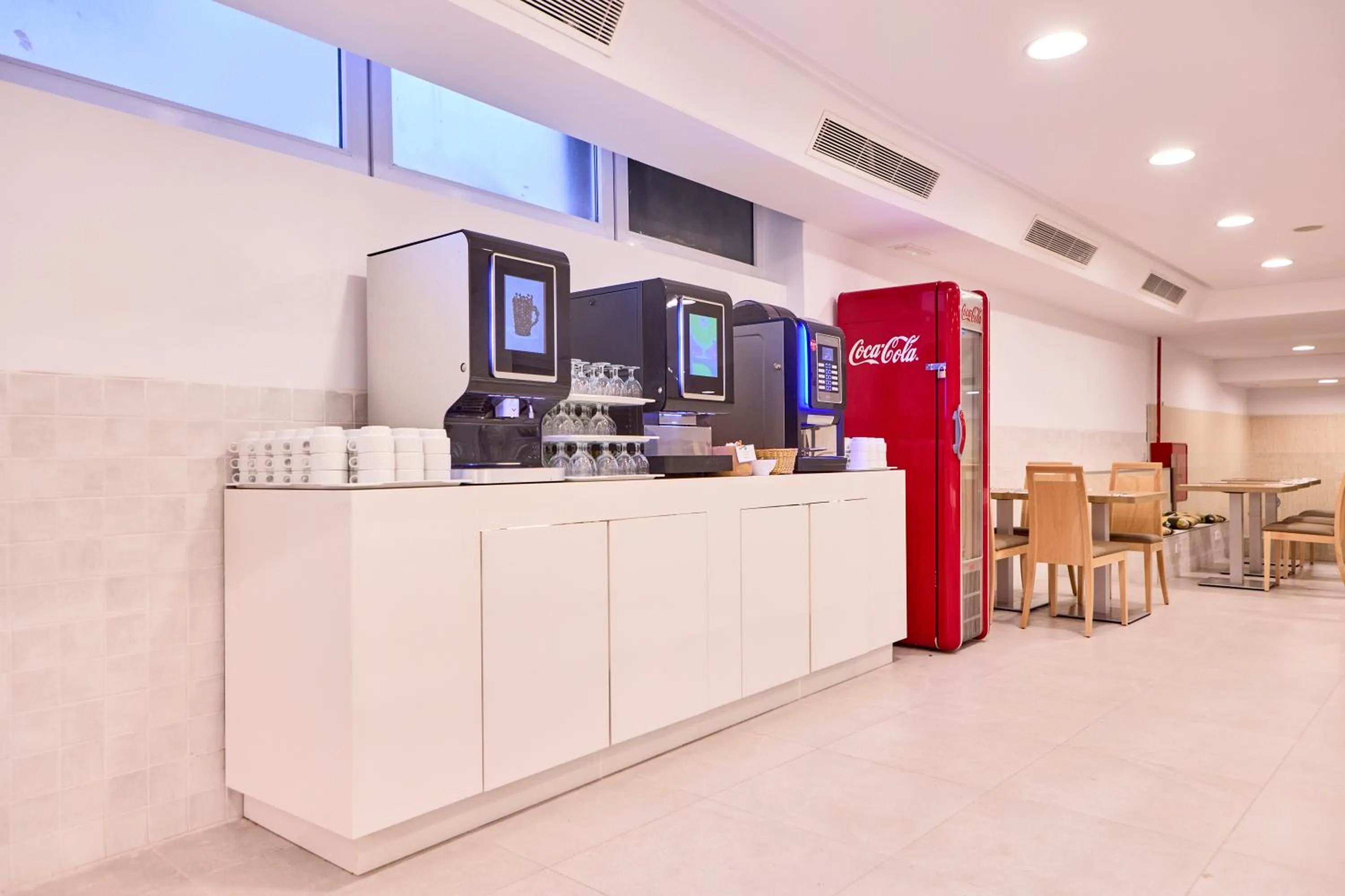 Restaurant/places to eat in AHOI! Urban Beach