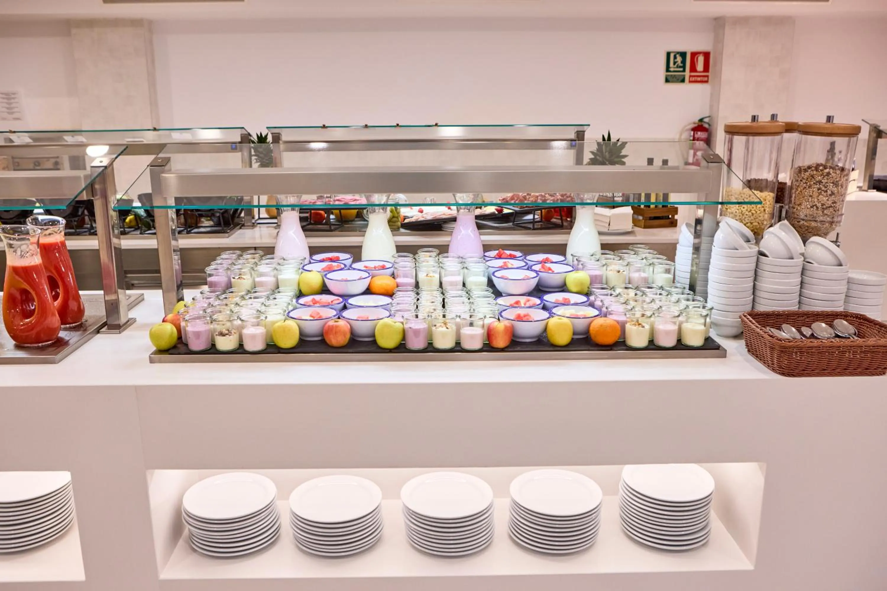 Food and drinks in AHOI! Urban Beach