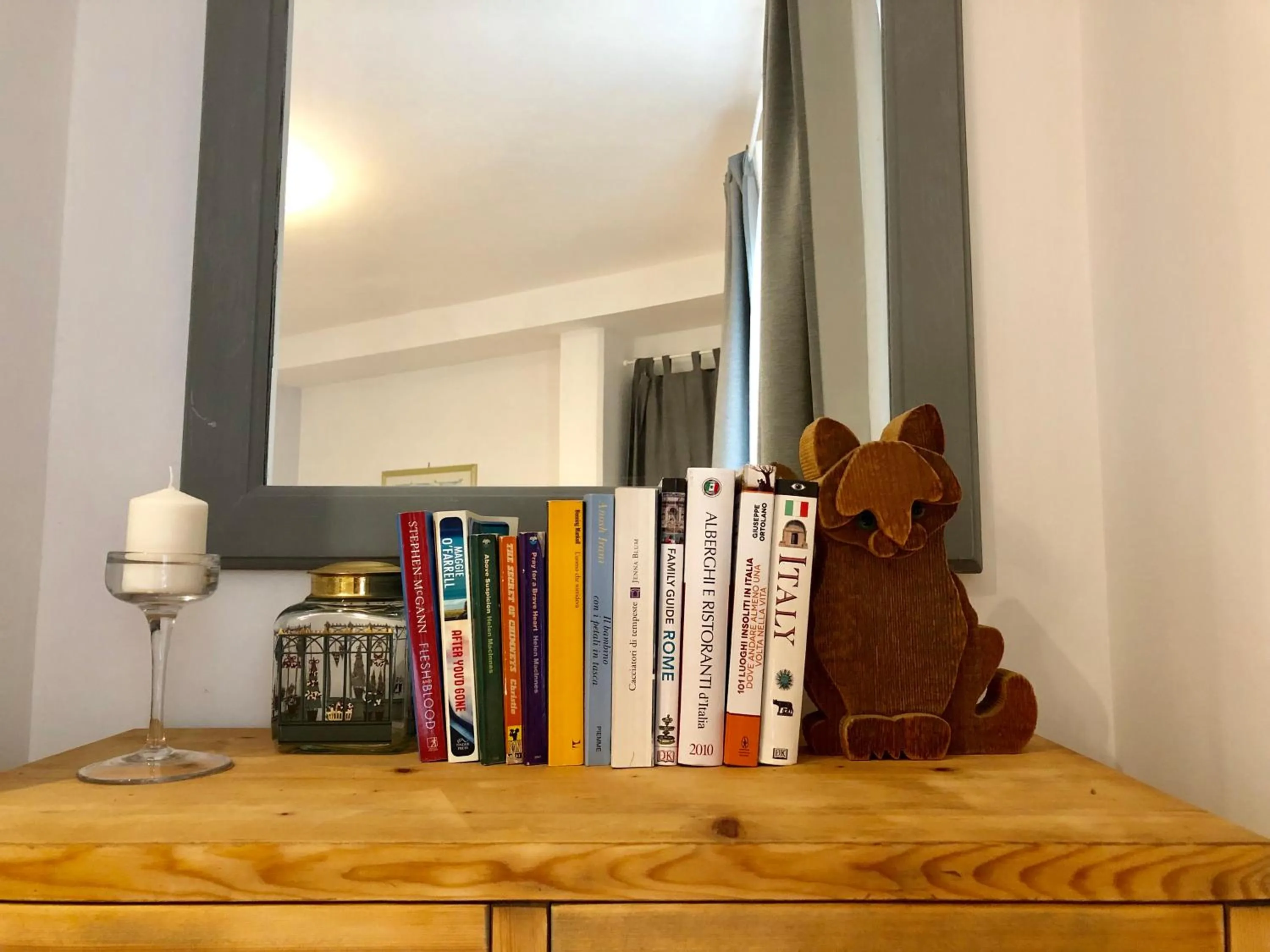 Library in Holiday home Sellanraa