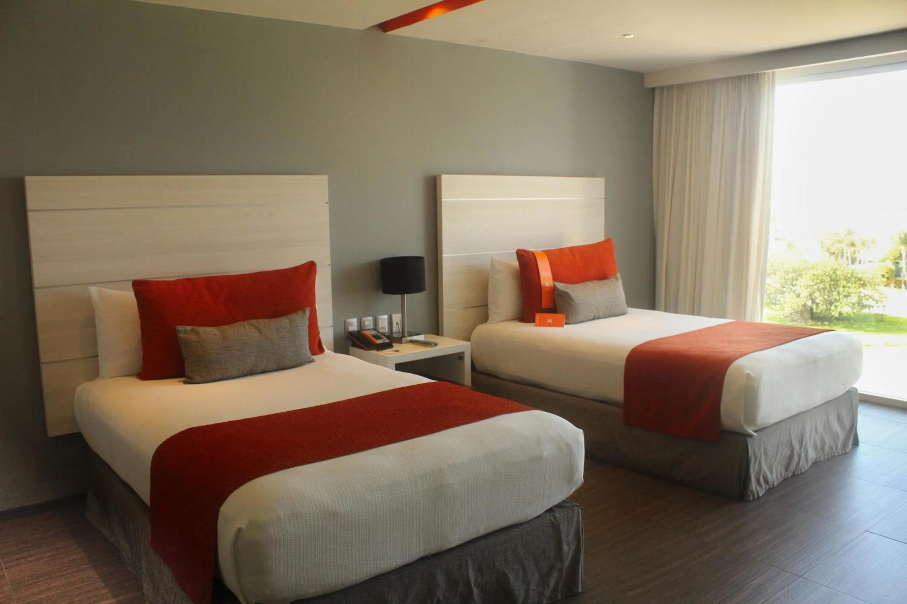 Photo of the whole room in Real Inn Cancún