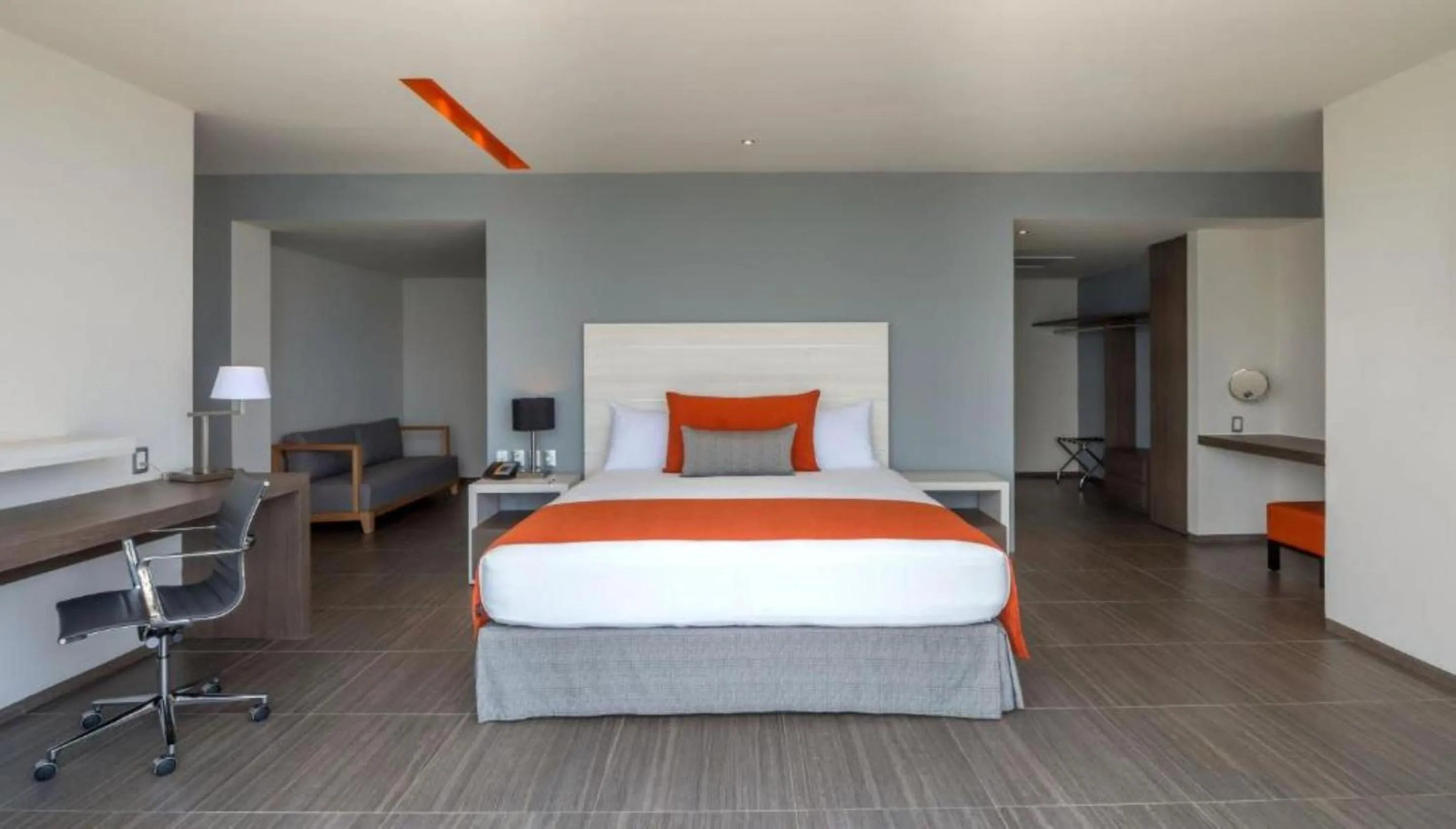 Photo of the whole room in Real Inn Cancún