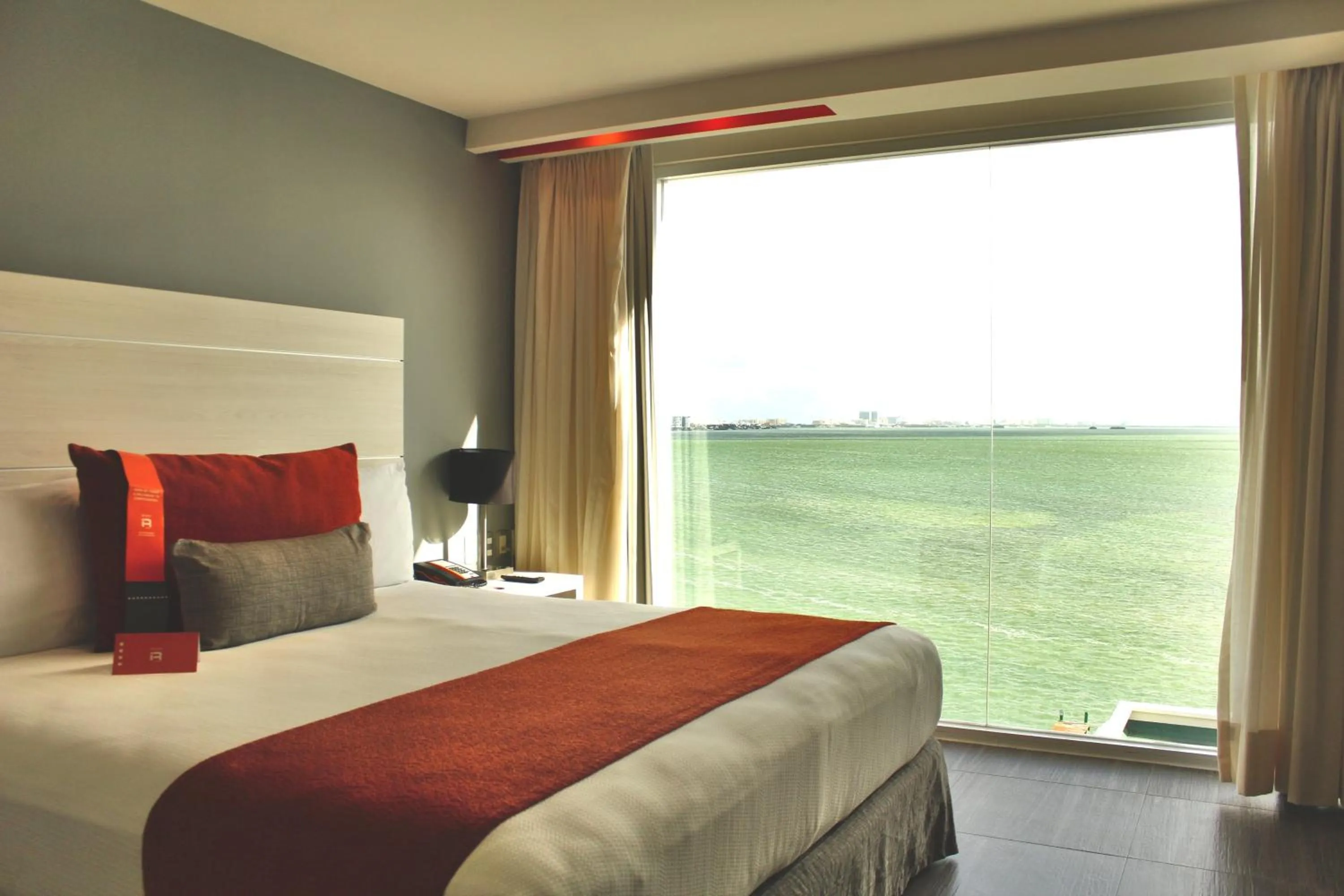 Property building in Real Inn Cancún