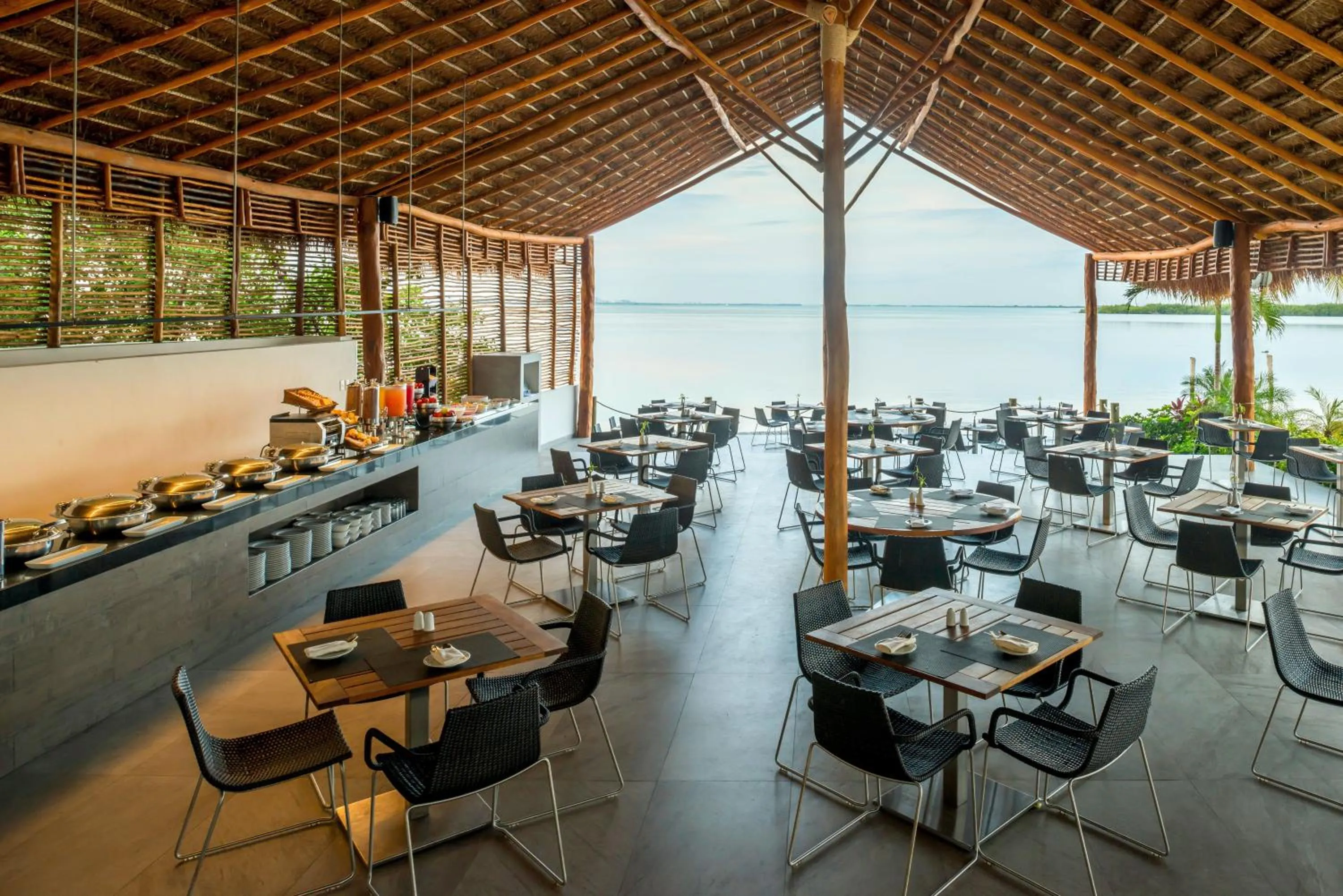 Restaurant/places to eat in Real Inn Cancún