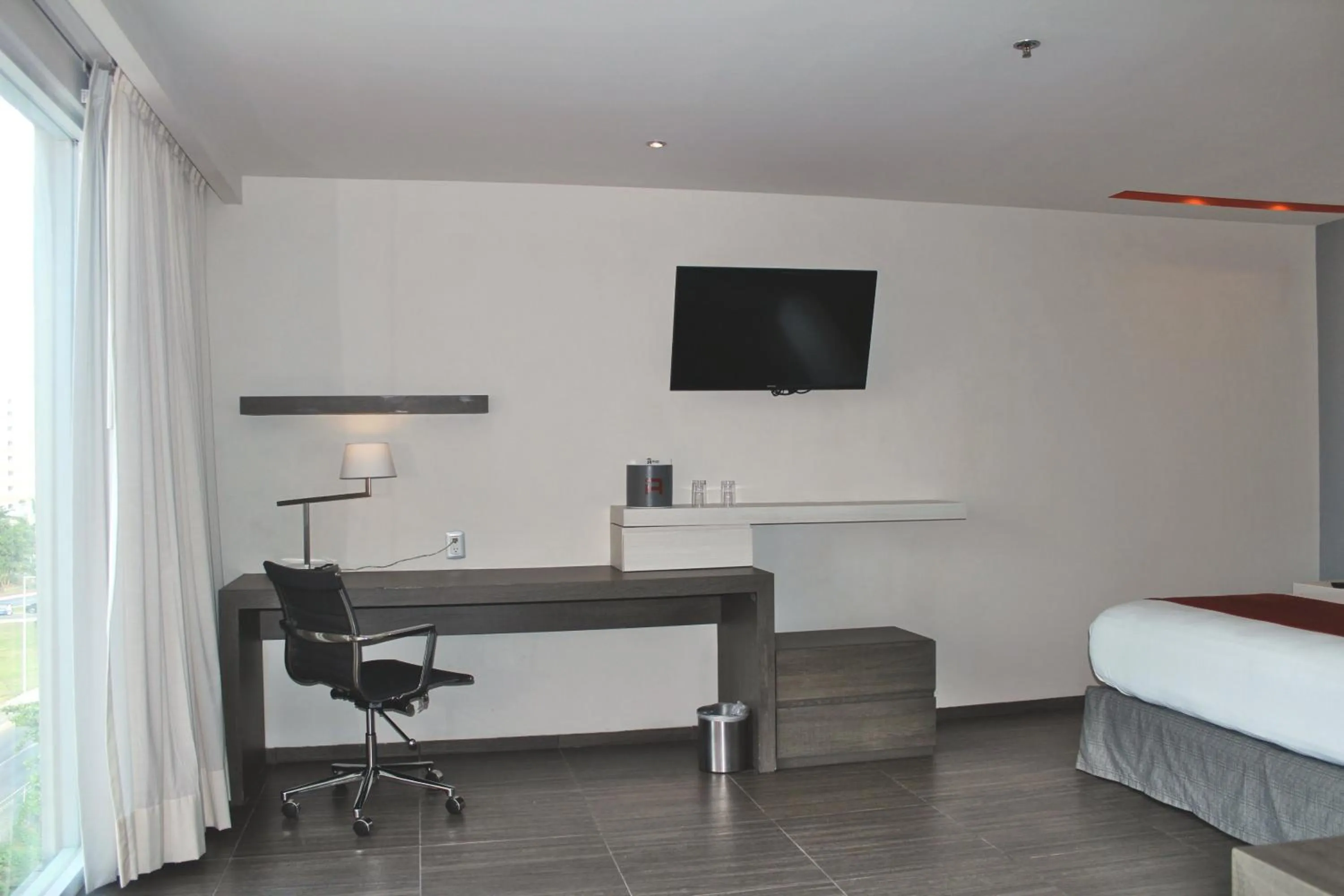 Photo of the whole room in Real Inn Cancún