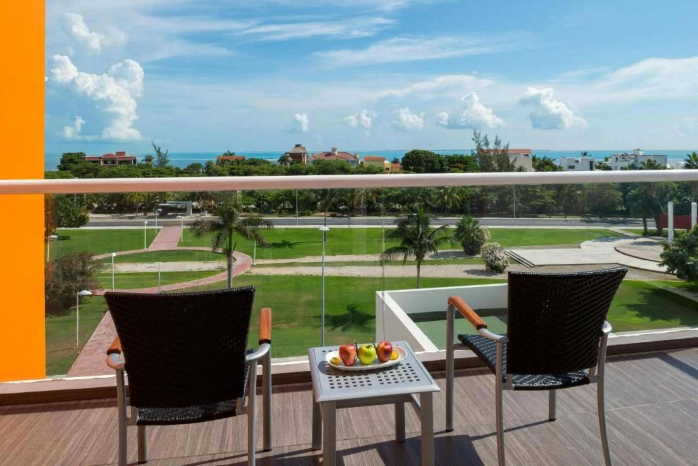 Photo of the whole room in Real Inn Cancún