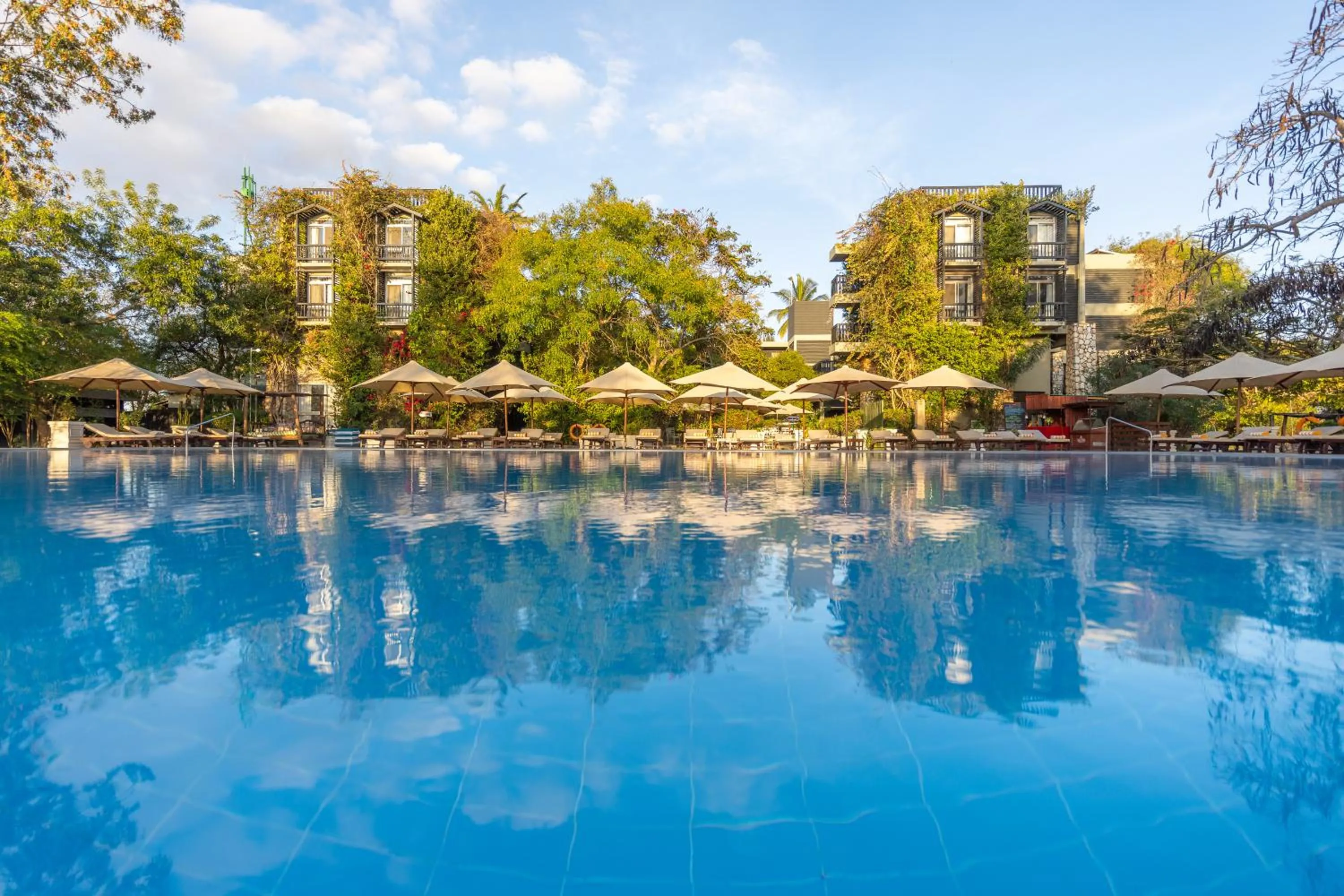 Swimming pool in Taita Hills Safari Resort & Spa