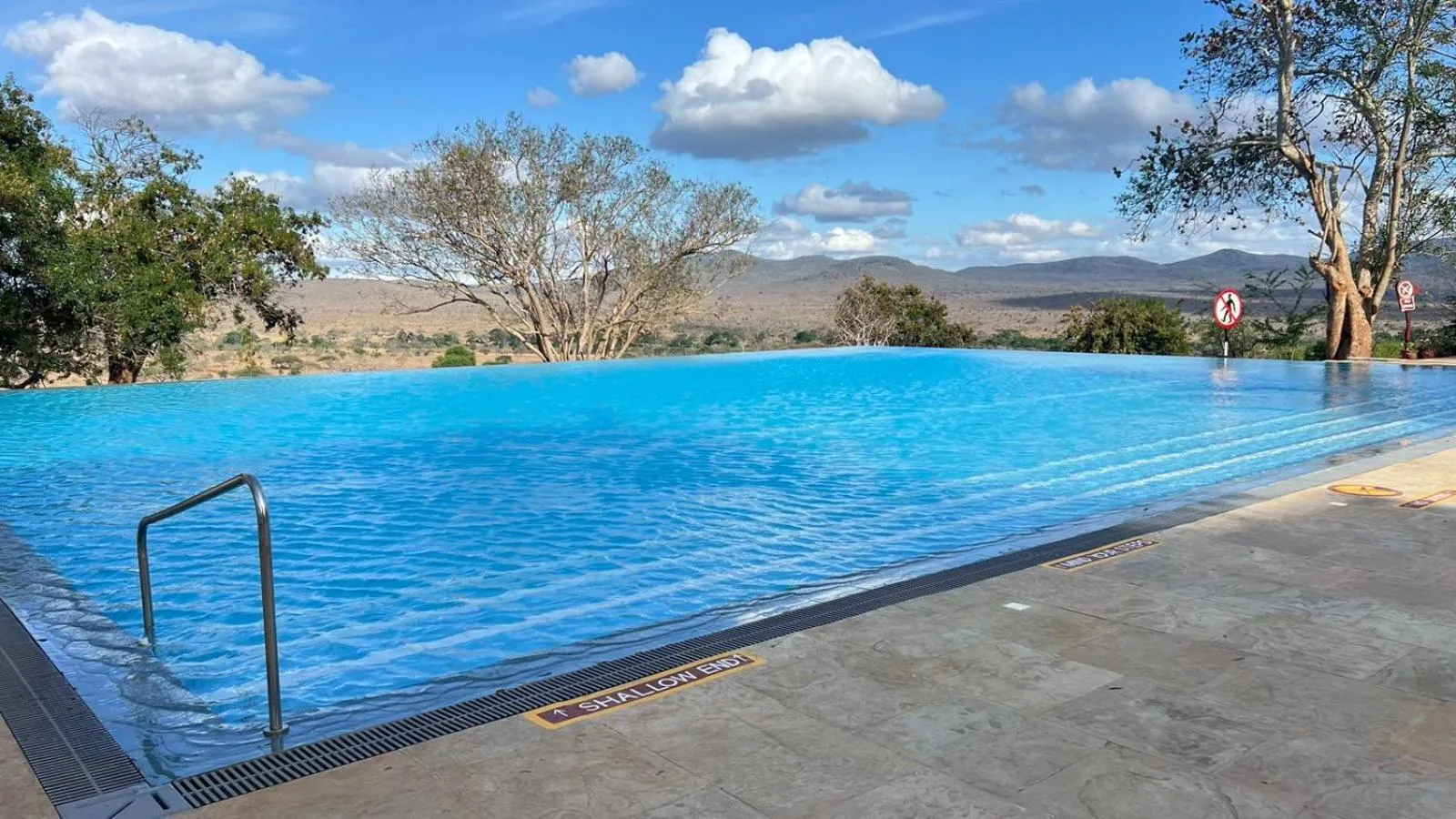 Swimming pool in Taita Hills Safari Resort & Spa