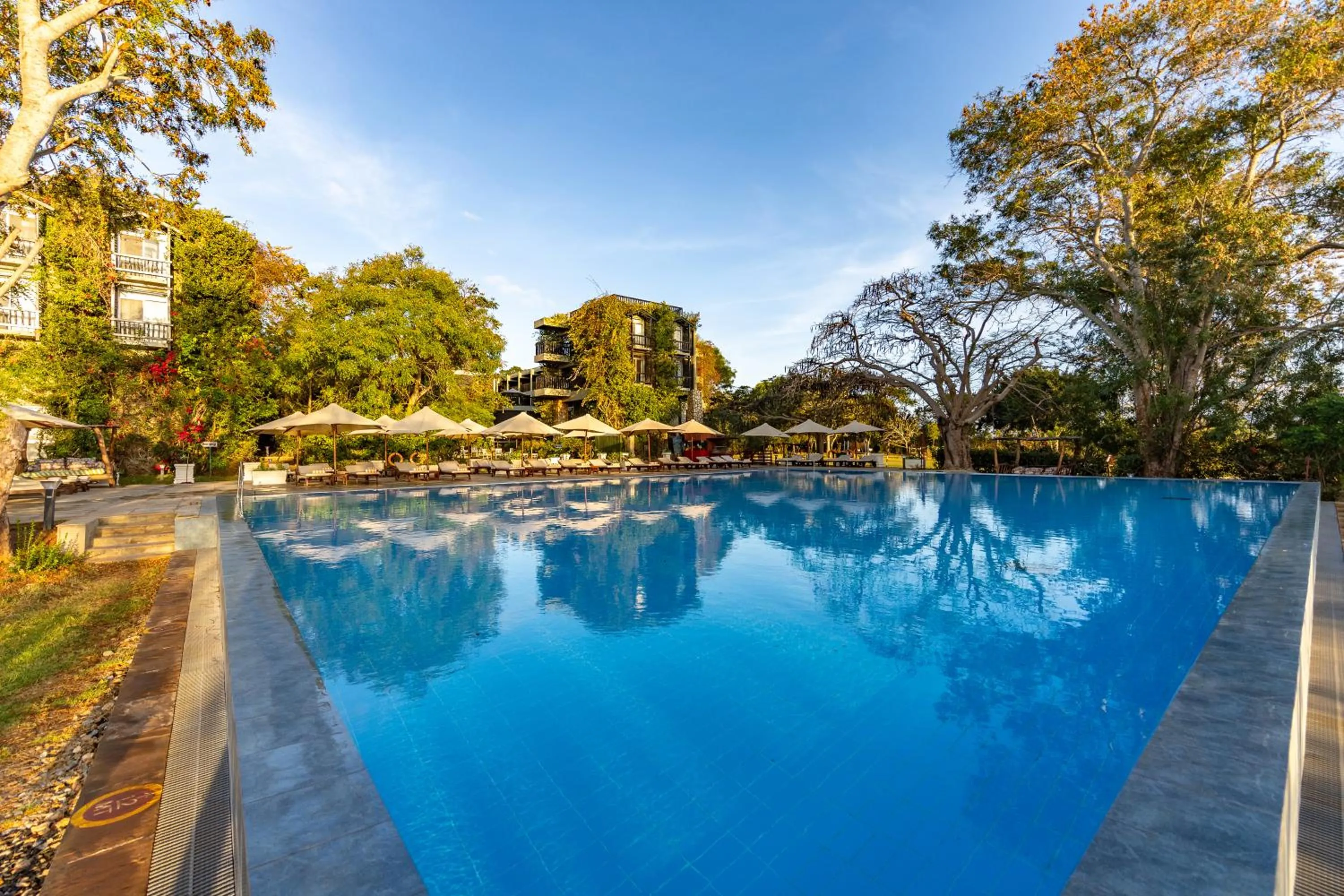 Swimming pool in Taita Hills Safari Resort & Spa