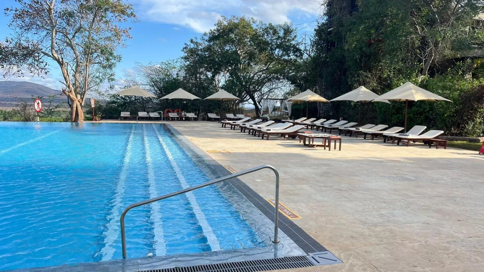 Swimming pool in Taita Hills Safari Resort & Spa
