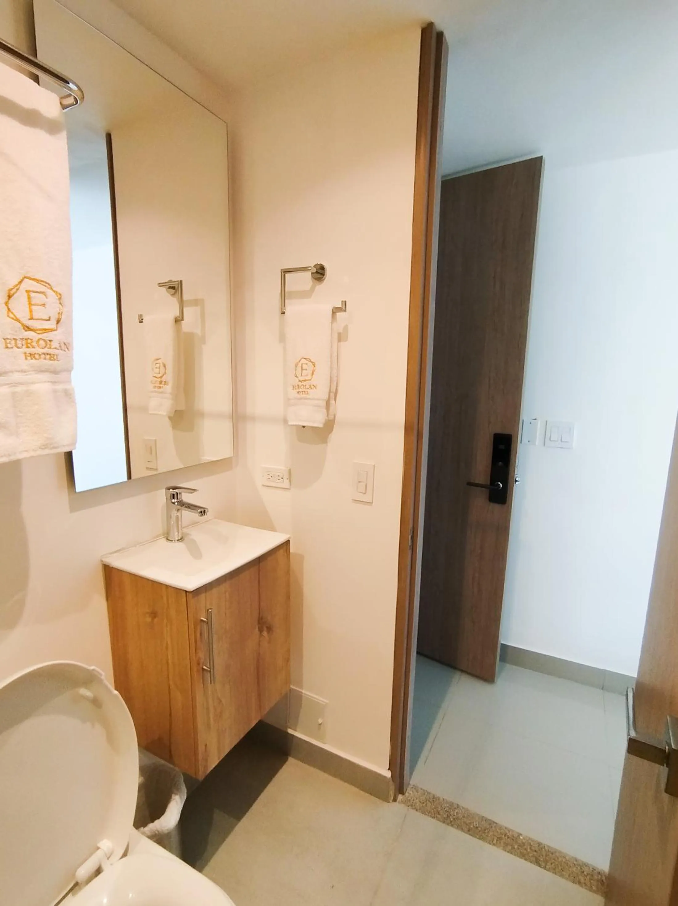 Bathroom in Eurolan 72