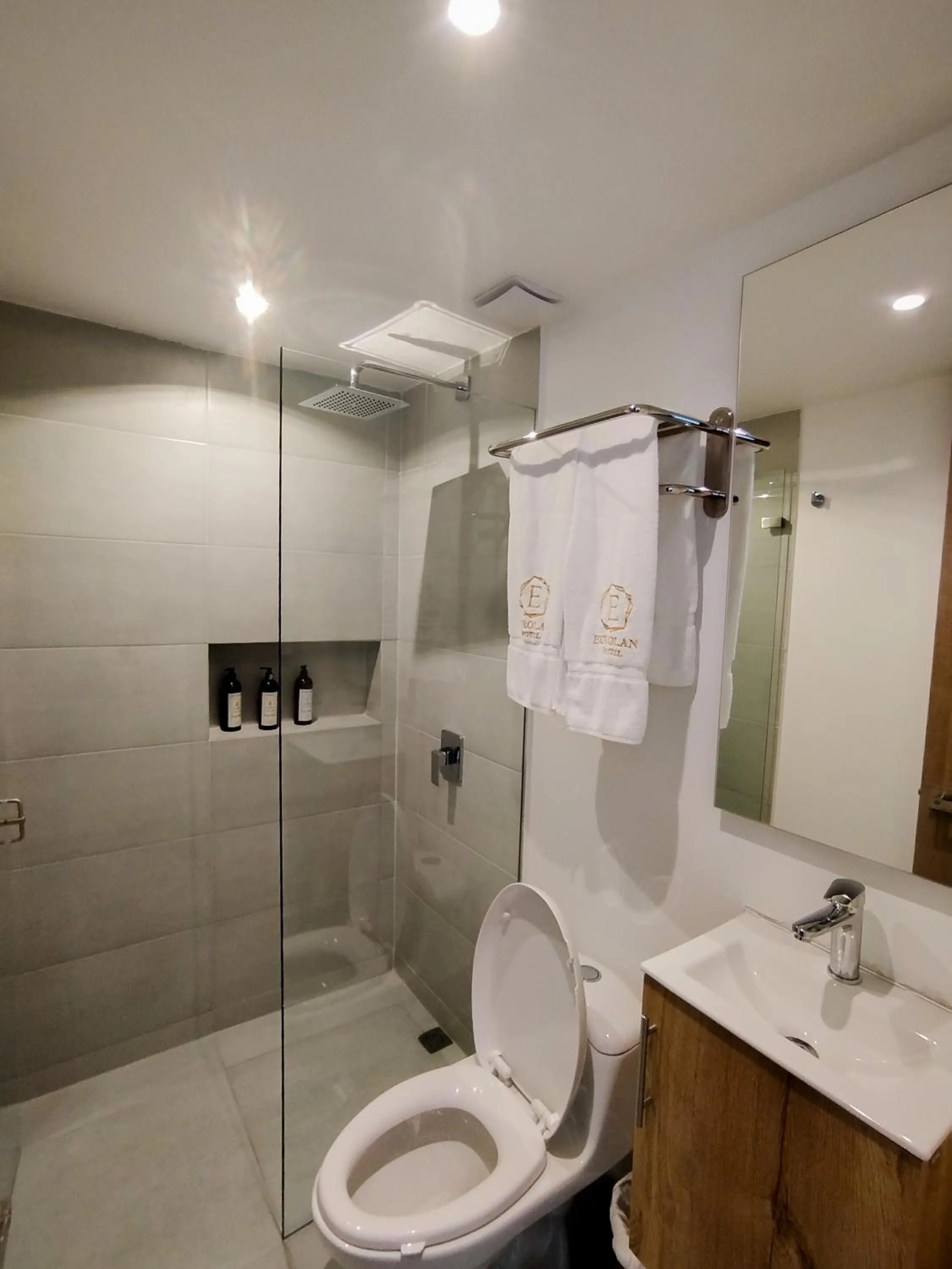 Shower in Eurolan 72