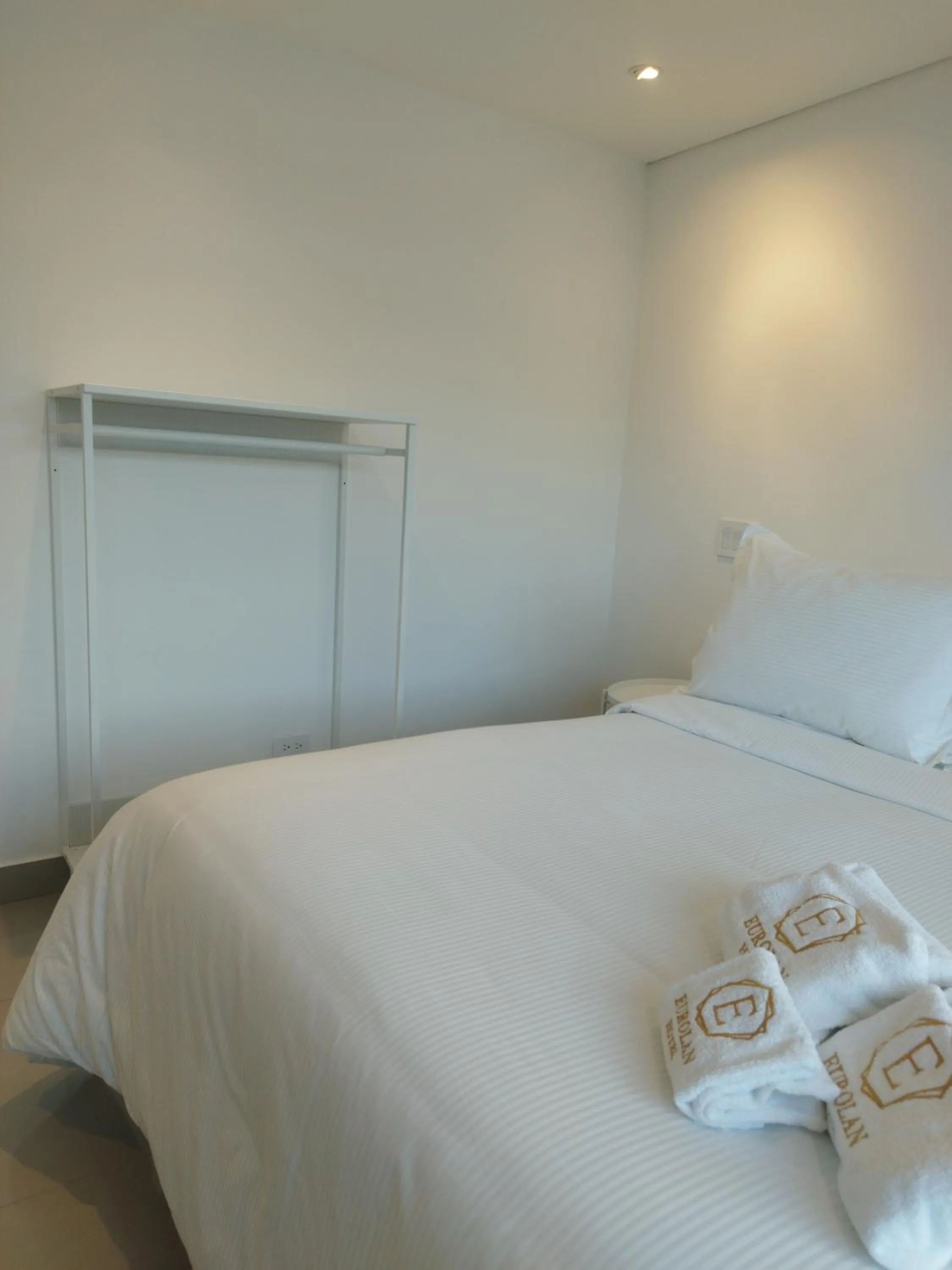 Bedroom, Bed in Eurolan 72