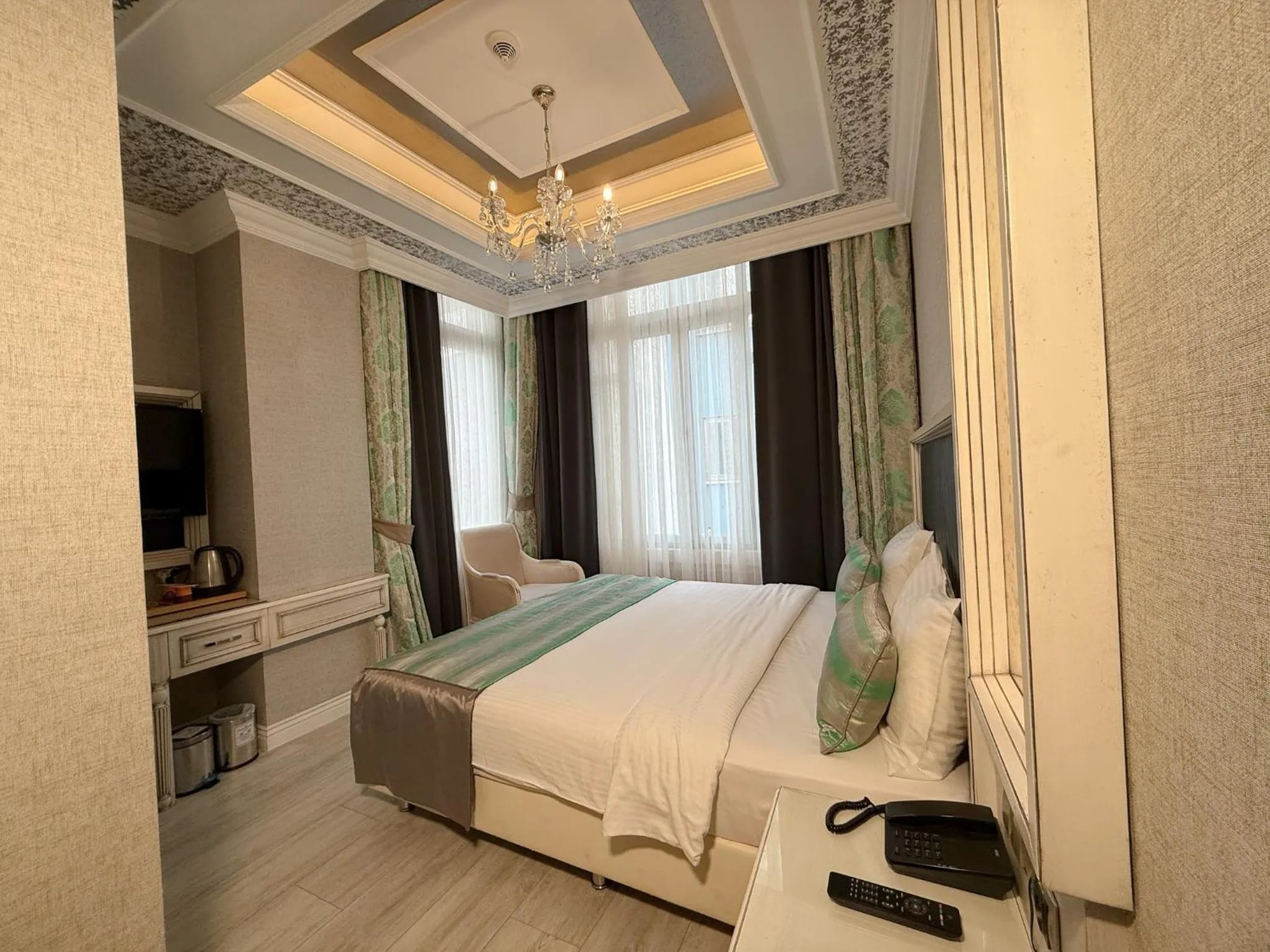 Photo of the whole room, Bed in Manesol Old City Bosphorus