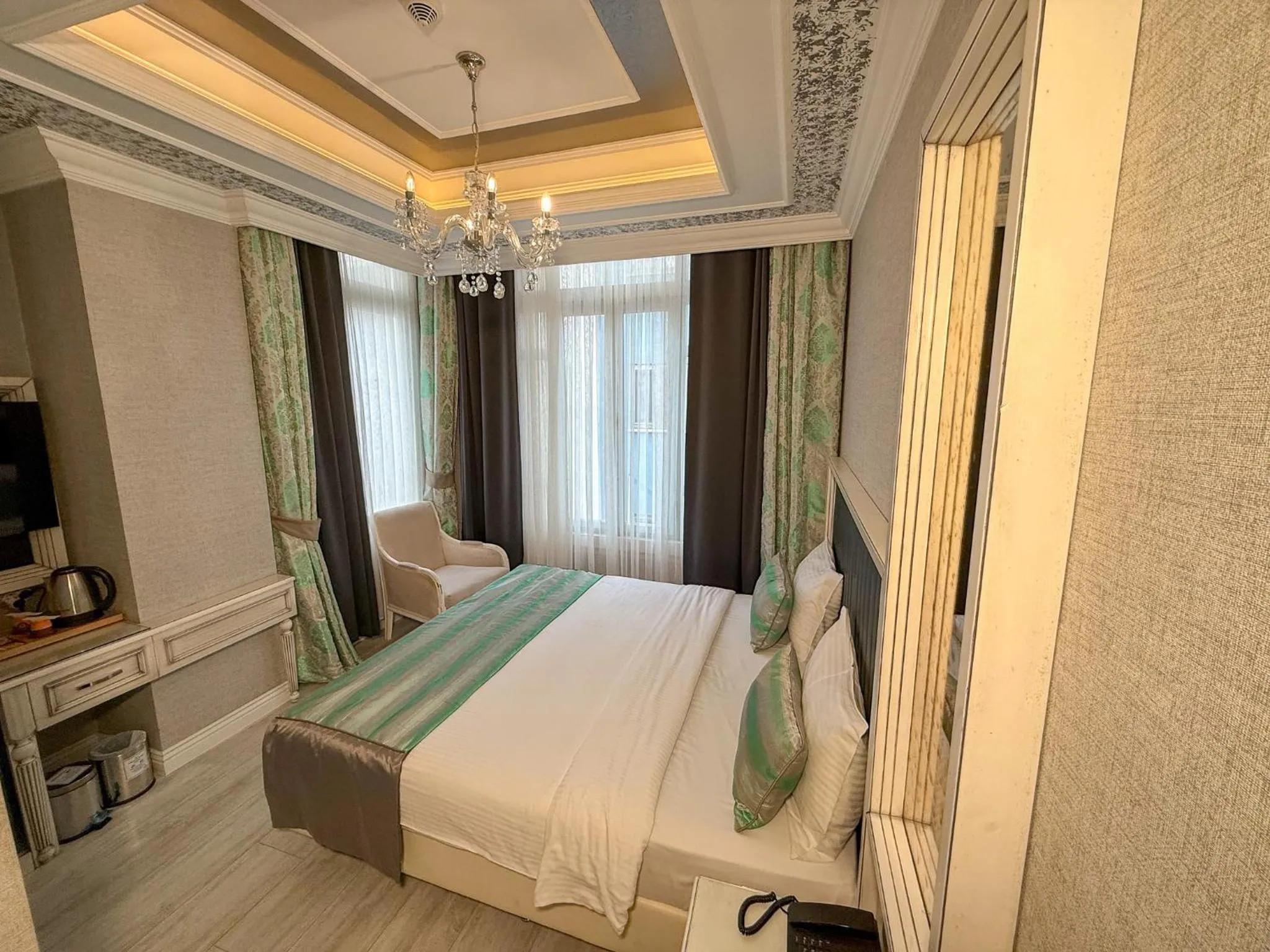 Photo of the whole room, Bed in Manesol Old City Bosphorus