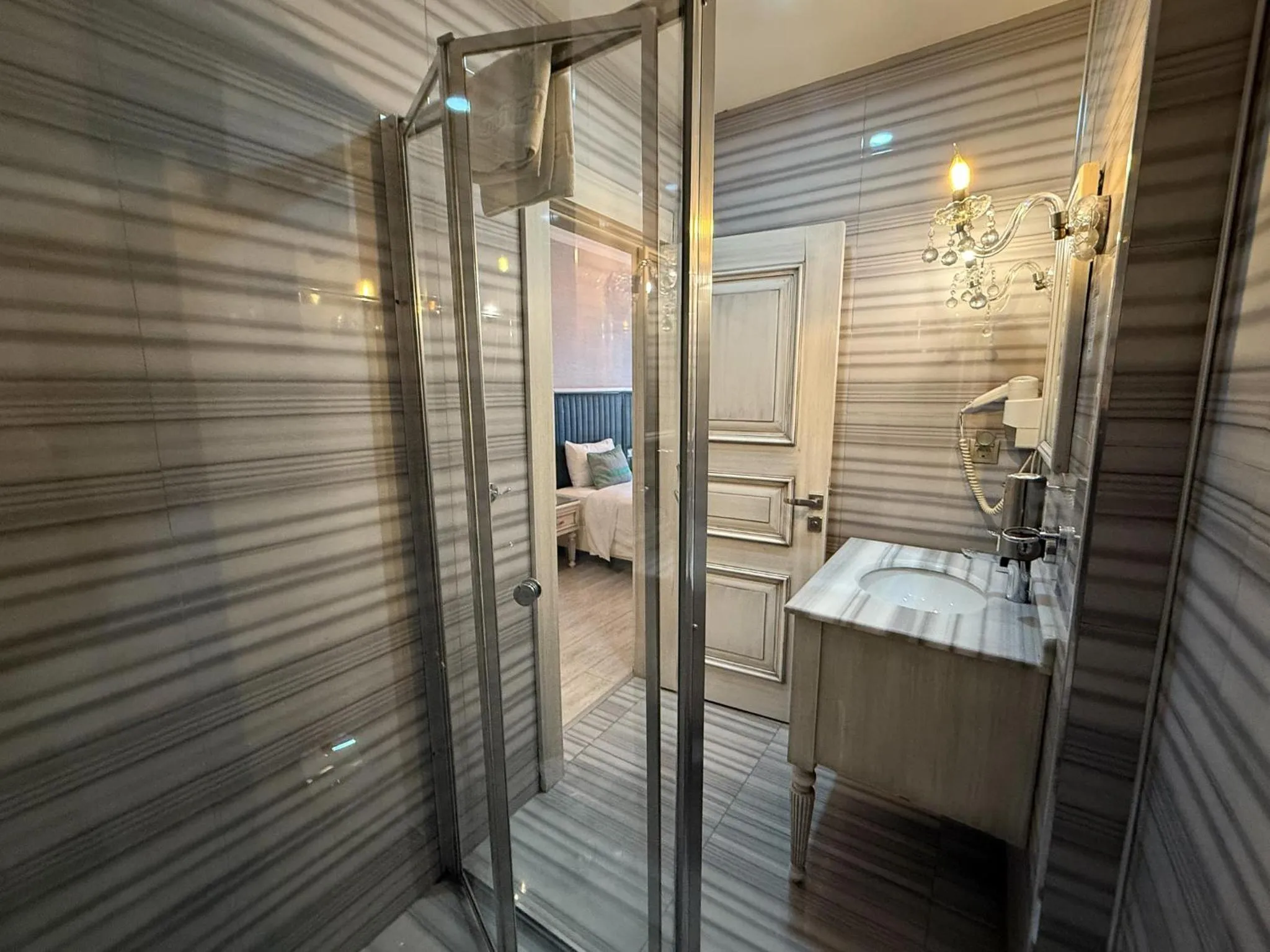 Shower in Manesol Old City Bosphorus