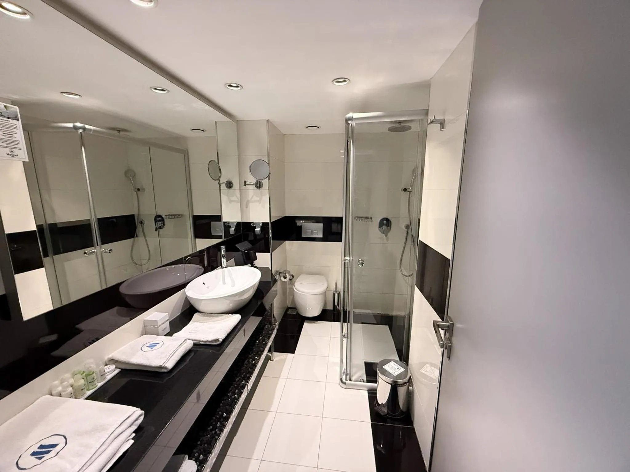 Shower in Manesol Old City Bosphorus