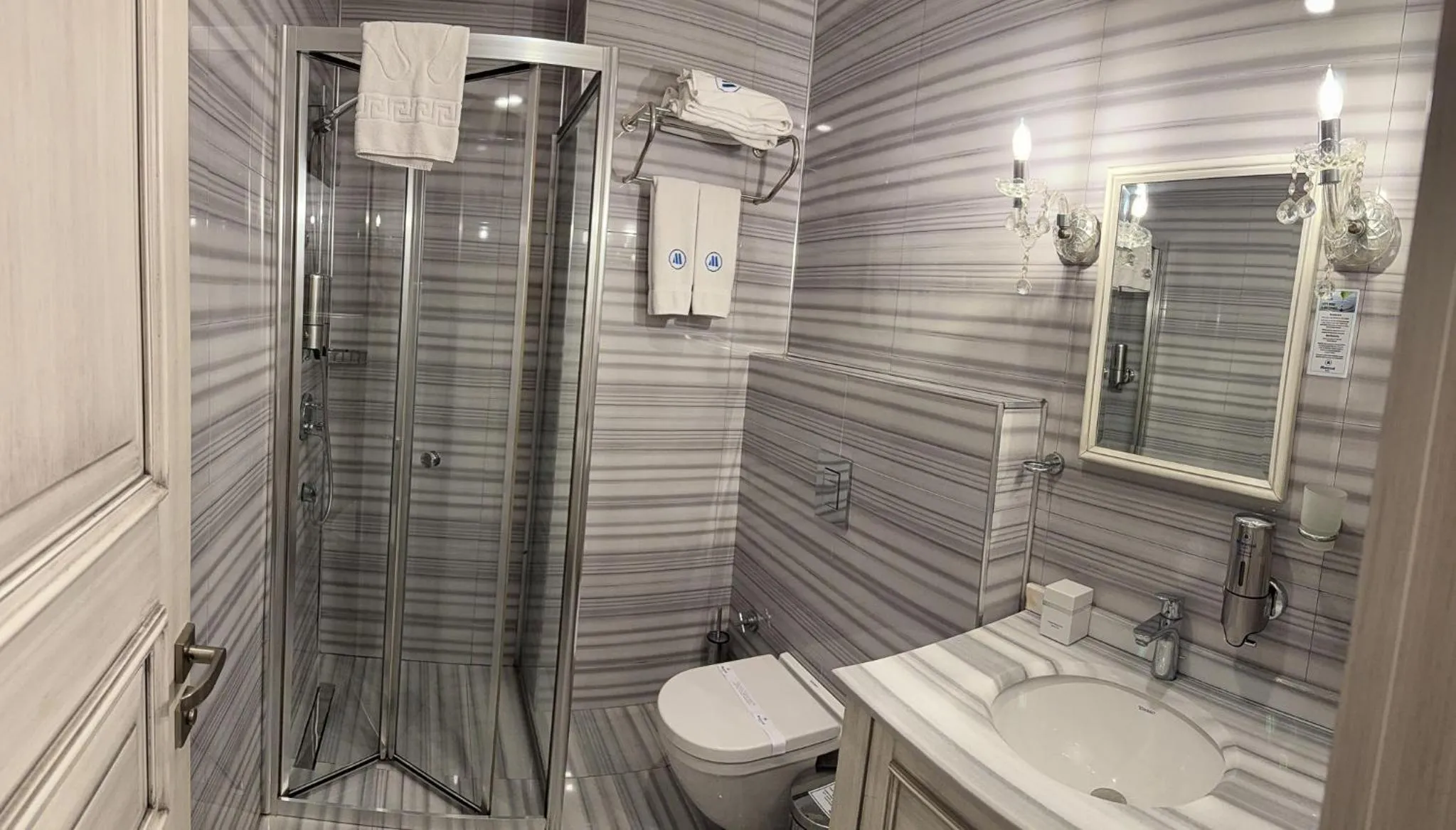 Shower in Manesol Old City Bosphorus